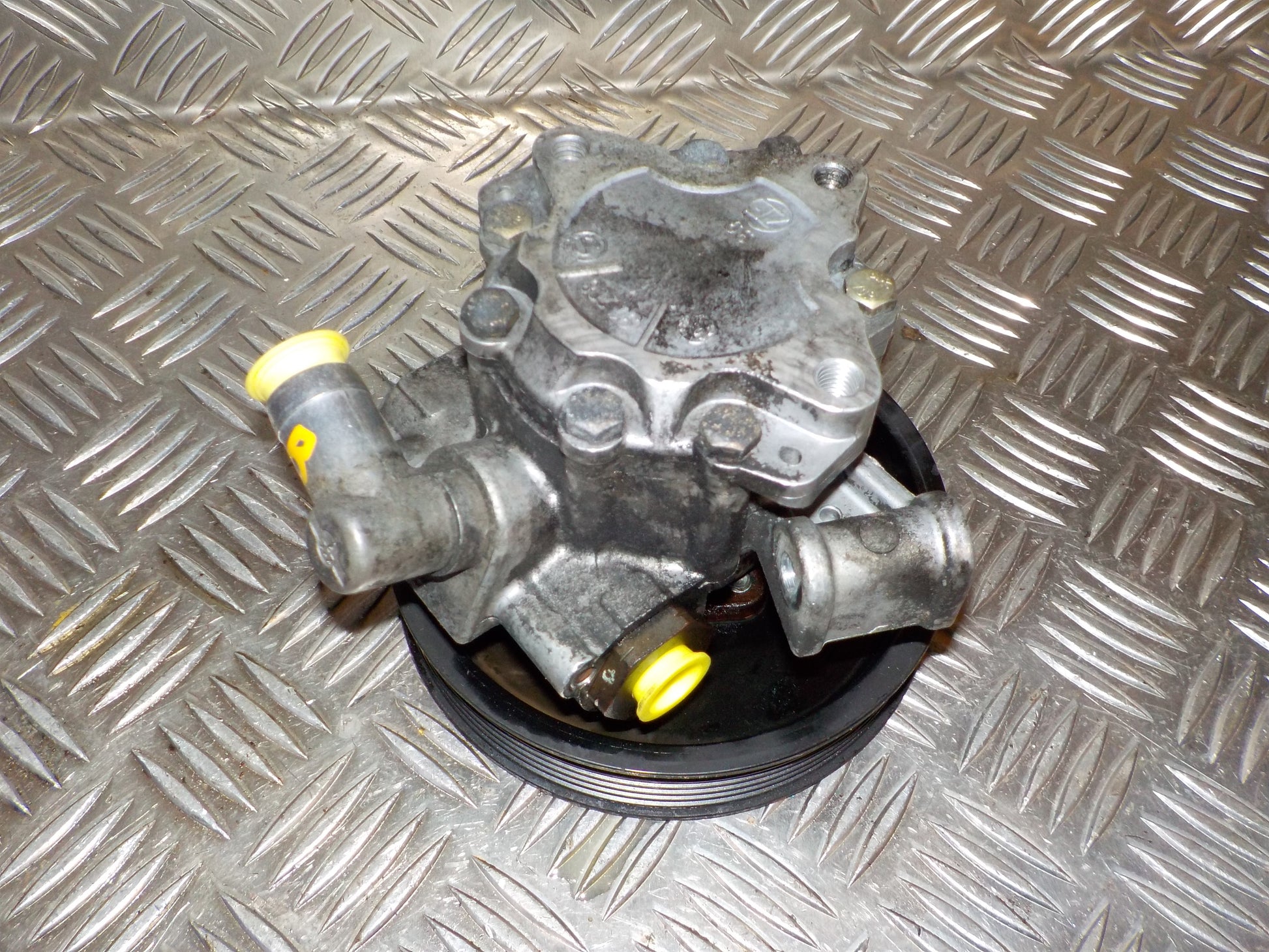 Mercedes C W203 Servopumpe Med OEM Nr. Ophugger Fra Mercedes Ophugger