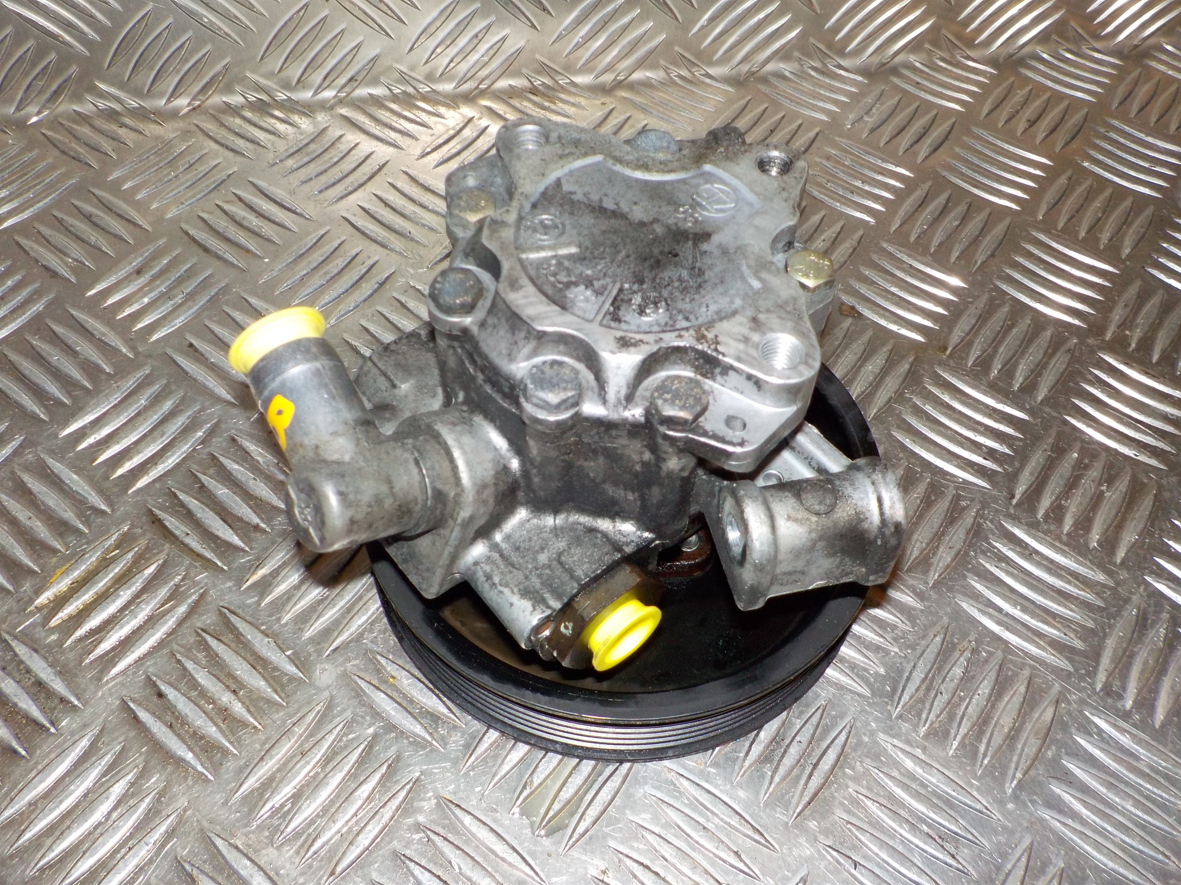 Mercedes C W203 Servopumpe Med OEM Nr. Ophugger Fra Mercedes Ophugger