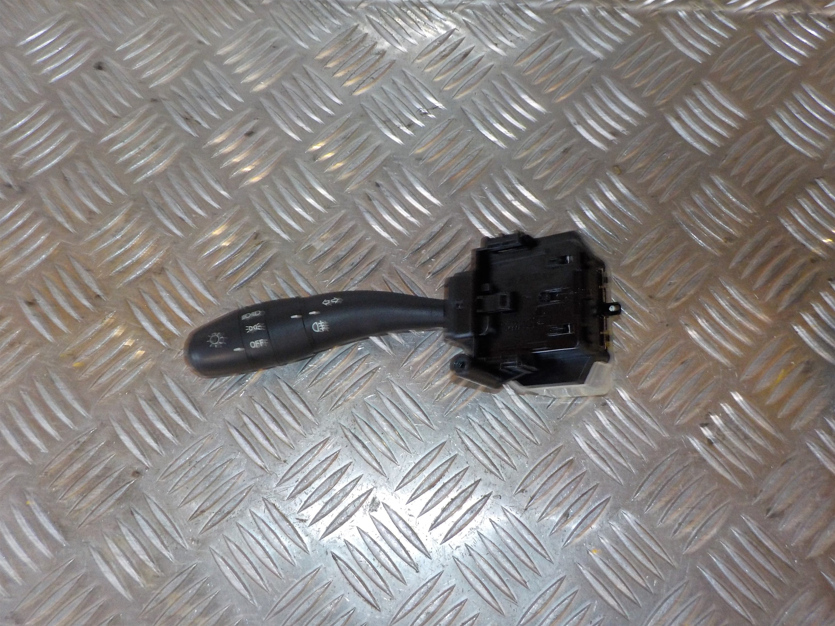 Hyundai I30 Km Kontakt Blink Med OEM Nr. 934102L020 Fra Hyundai Ophugger
