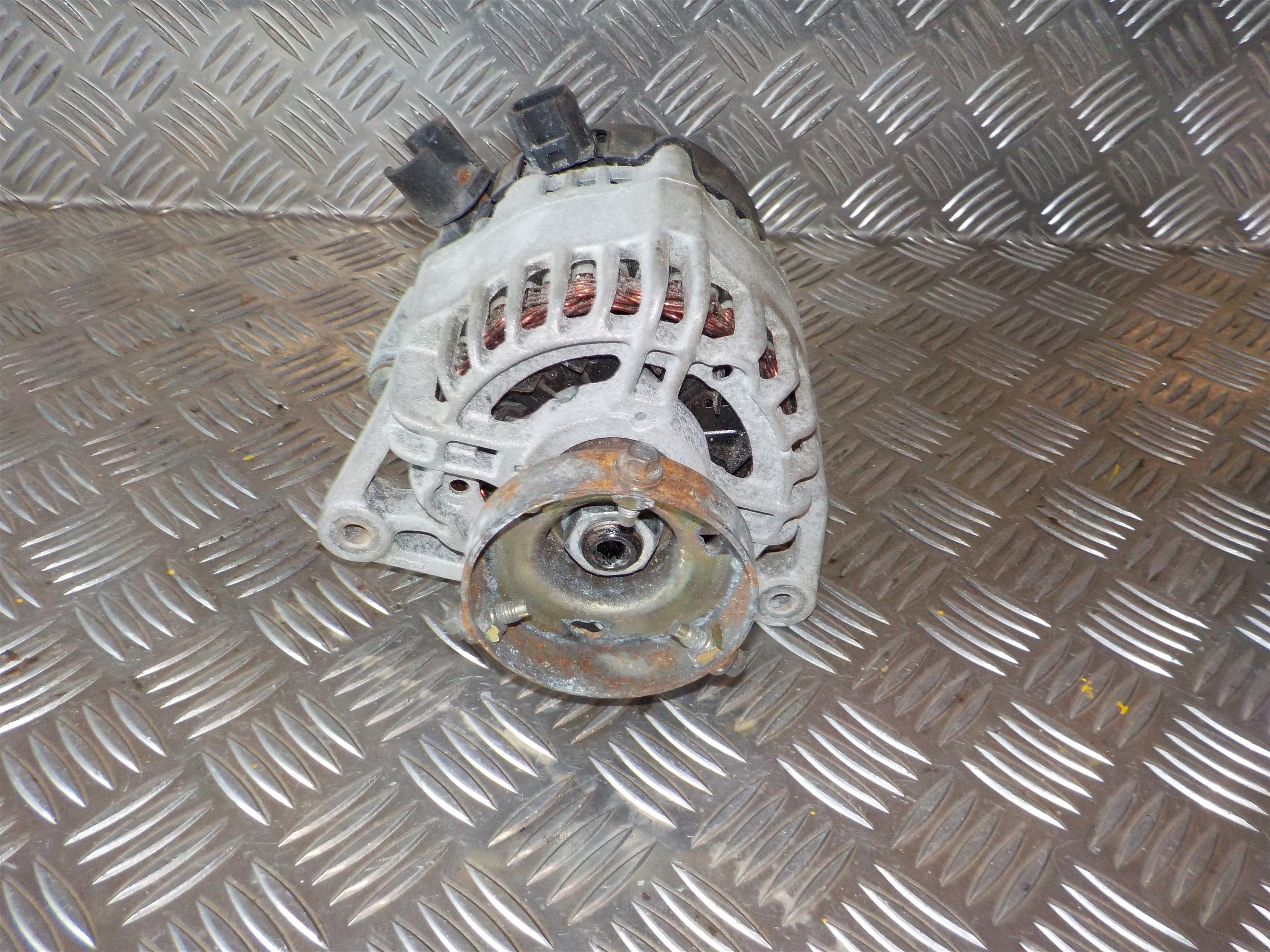 Ford Focus Generator Med OEM Nr. R98AB10300JC Fra Ford Ophugger