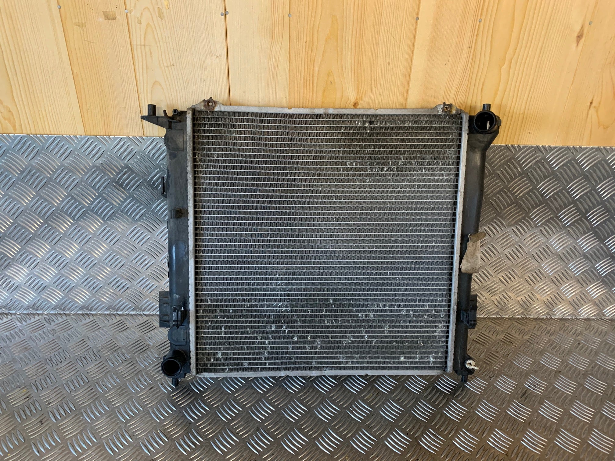 Hyundai I30 Km Køler Med OEM Nr. 253102H660 Fra Hyundai Ophugger