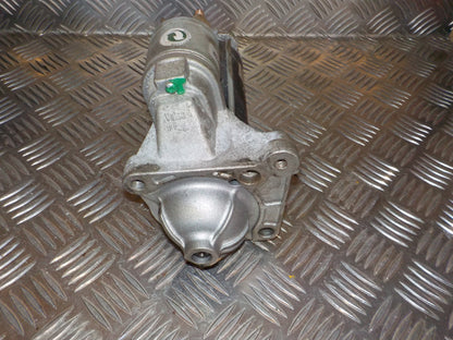 Nissan Primera P12 Starter Med OEM Nr. 0200012 Fra Nissan Ophugger
