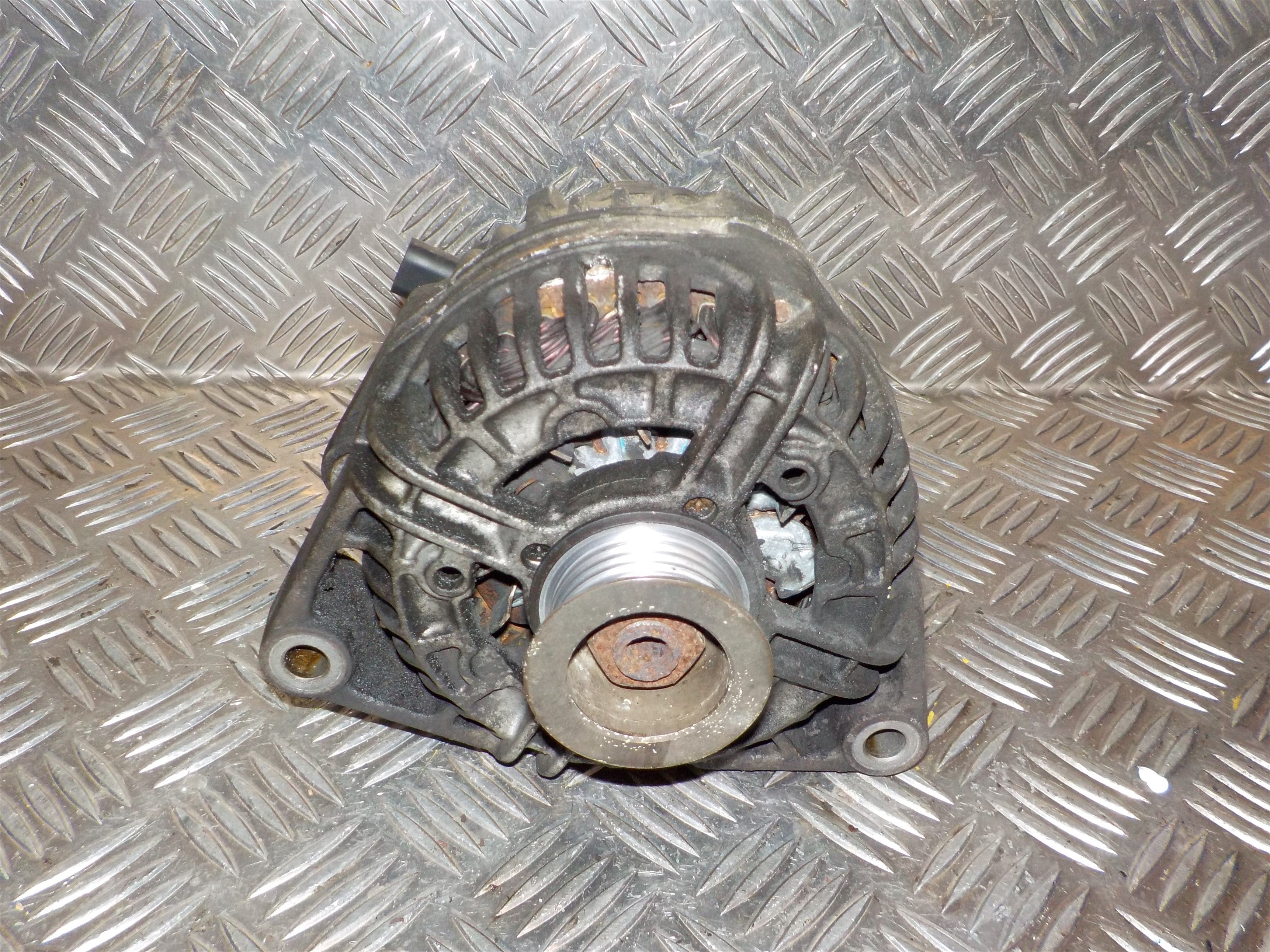 Opel Zafira A Generator Med OEM Nr. 0124515032 Fra Opel Ophugger