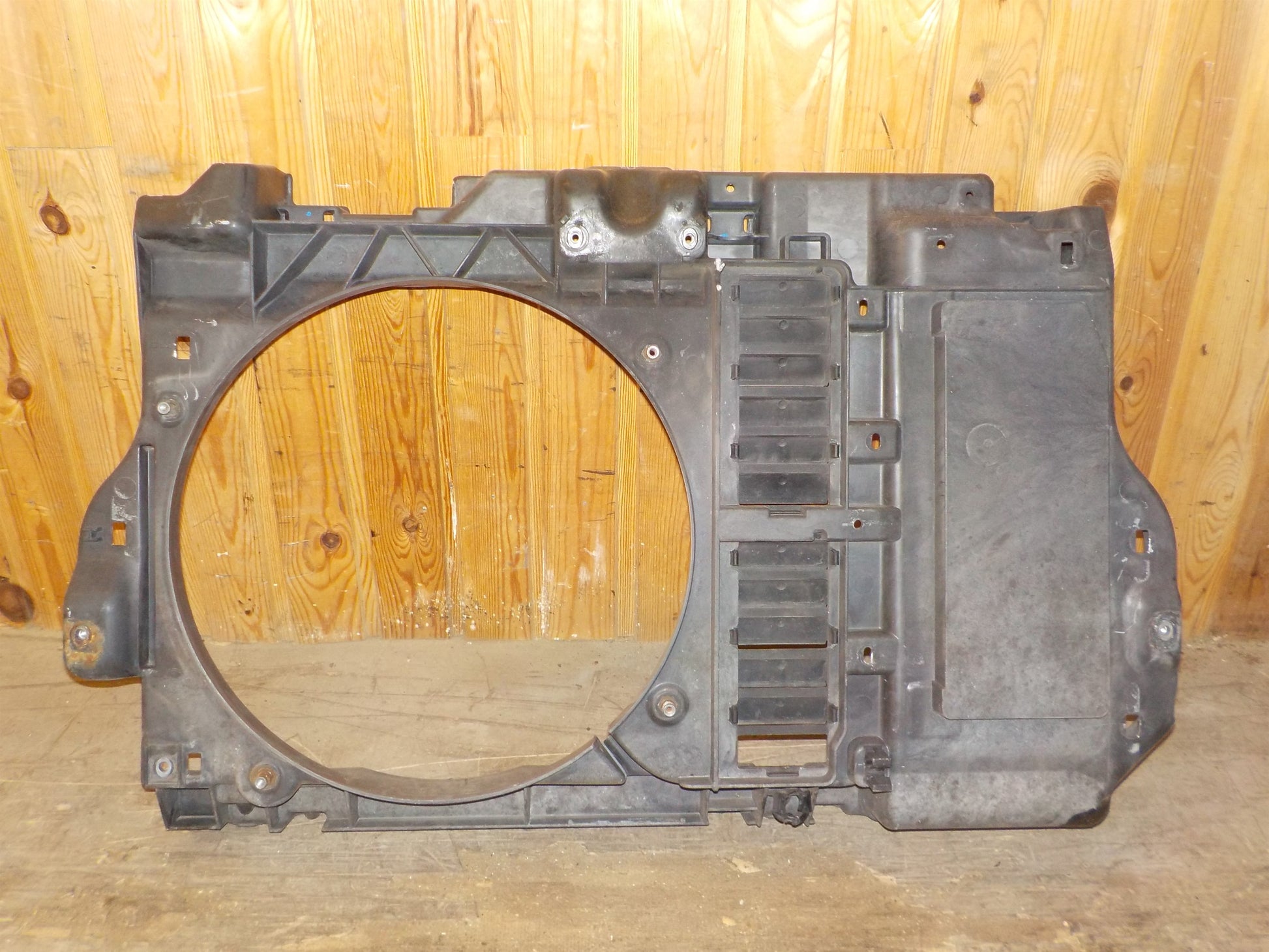 Citroen C5 Frontkasse Med OEM Nr. 7104Q8 Fra Citroen Ophugger