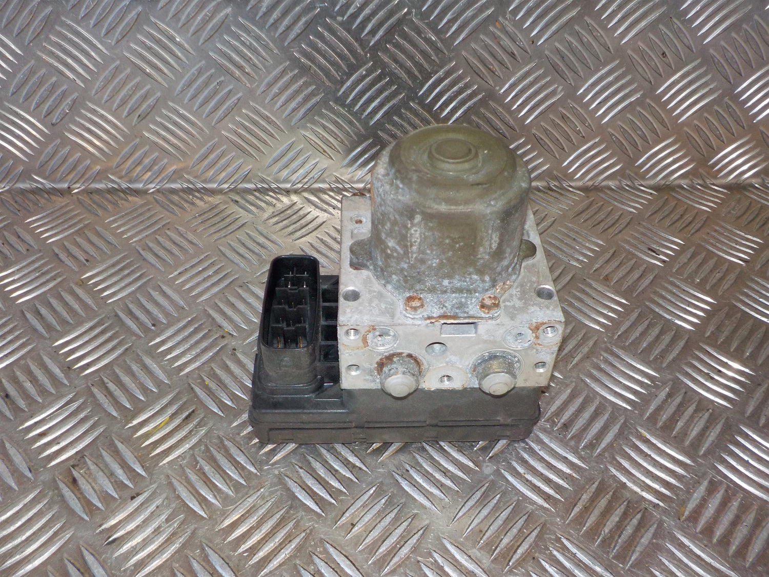 Toyota Avensis Verso ABS Pumpe Med OEM Nr. 4451044050 Fra Toyota Ophugger