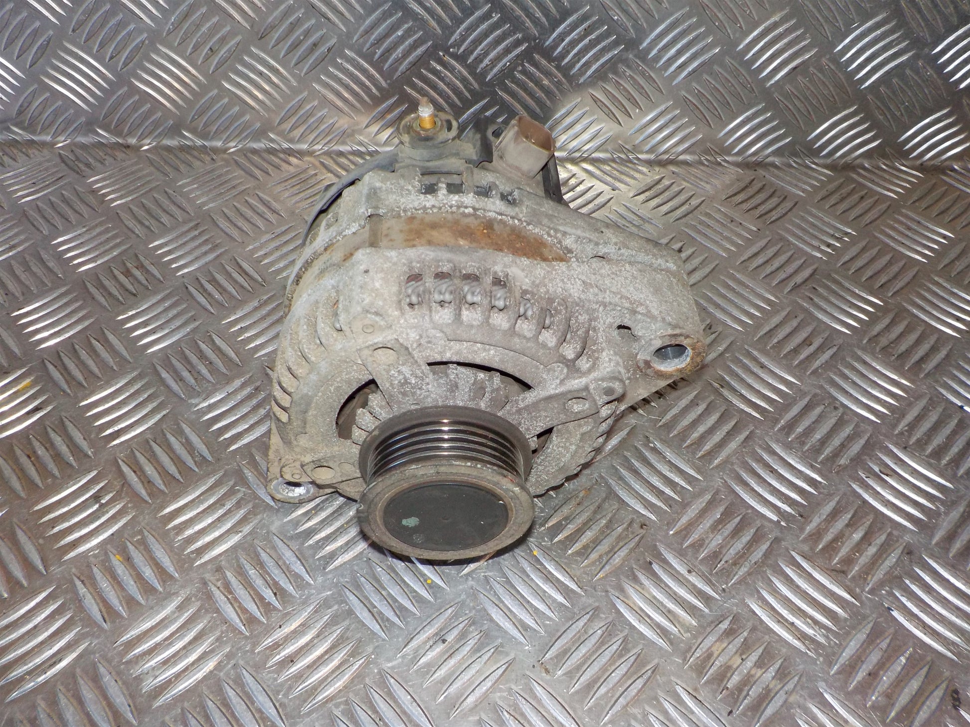 Toyota Avensis Verso Generator Med OEM Nr. 2706027840 Fra Toyota Ophugger