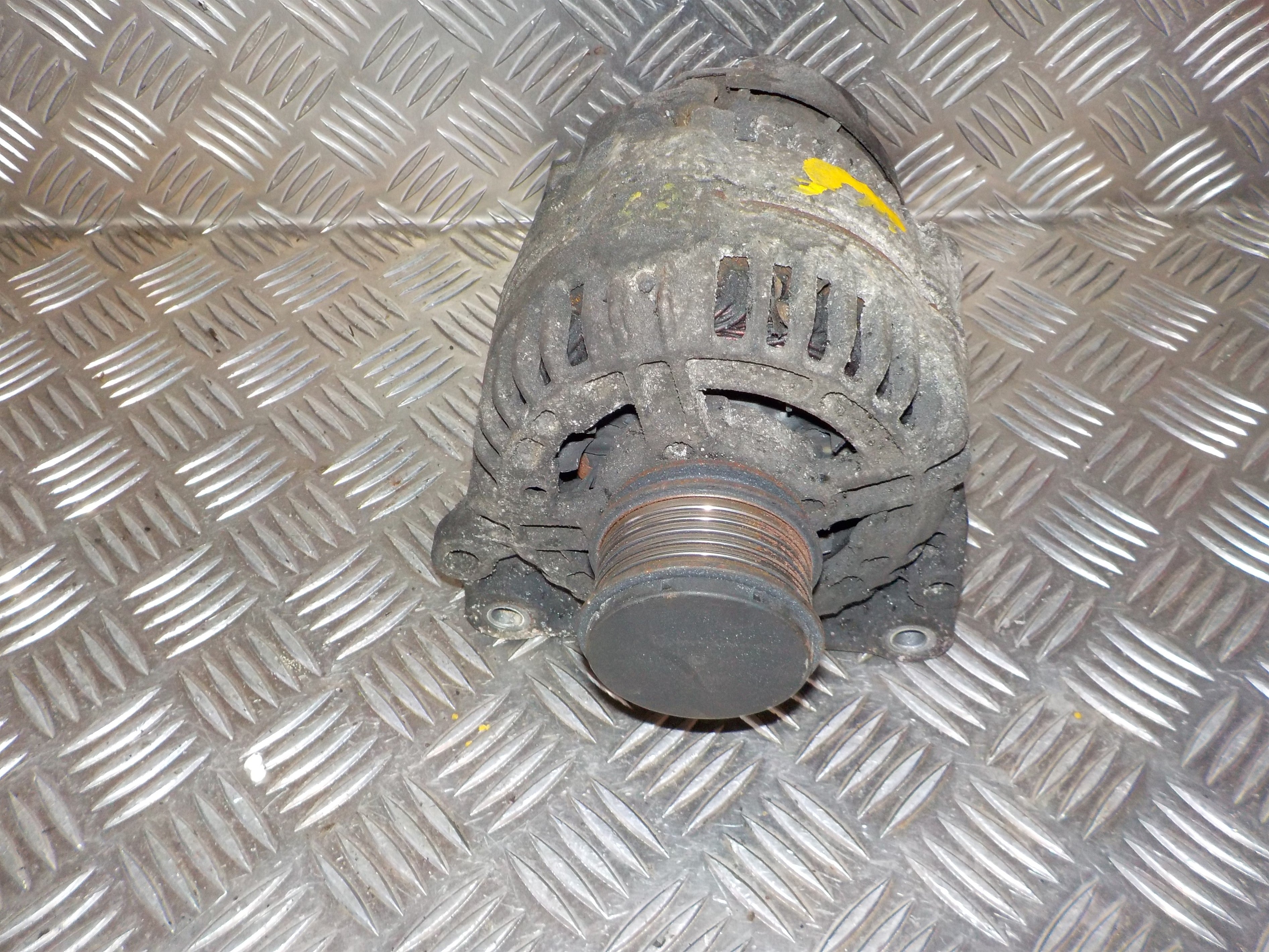 VW Transporter T5 Generator Med OEM Nr. 038903024D Fra VW Ophugger
