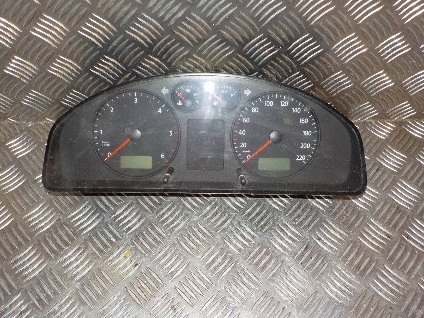 VW Transporter T5 Speedometer - Instrument Med OEM Nr. 7H0920851D Fra VW Ophugger