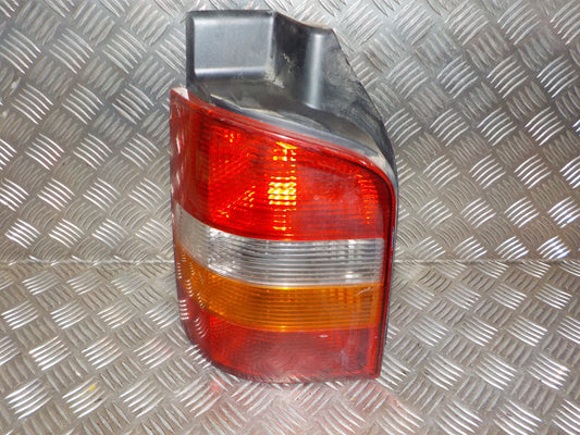 VW Transporter T5 1.Fac: Okt 2009/Jul 2015 Baglygte Med OEM Nr. 7H0945096J Fra VW Ophugger