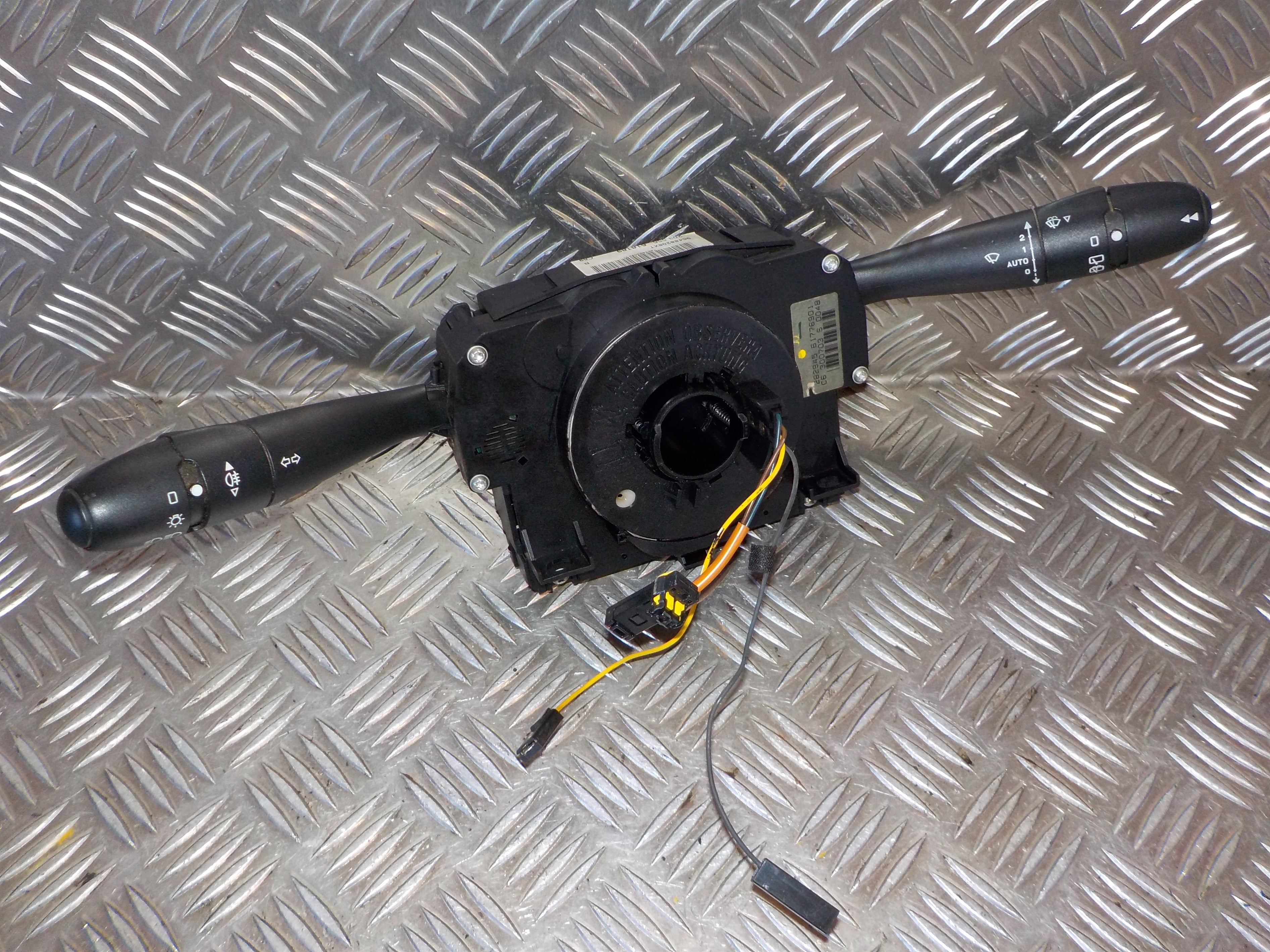 Citroen C2 Kontakt Combi Med OEM Nr. 6239TT Fra Citroen Ophugger