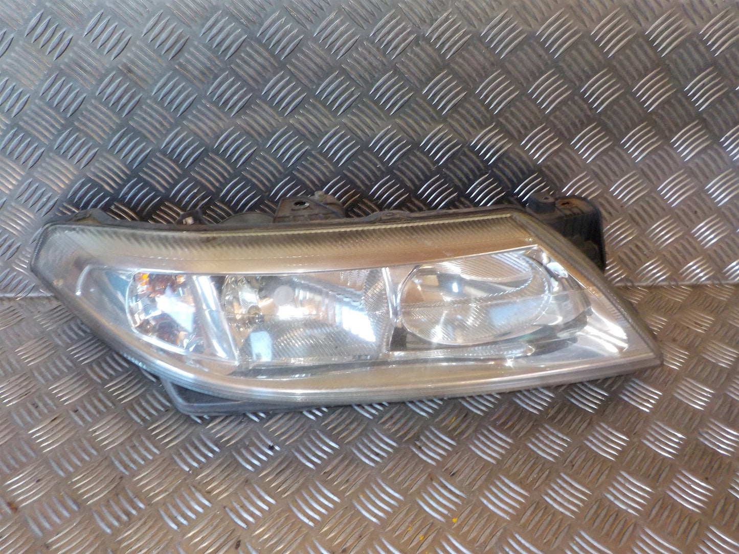 Renault Laguna 2 Forlygte Med OEM Nr. 7701048931 Fra Renault Ophugger