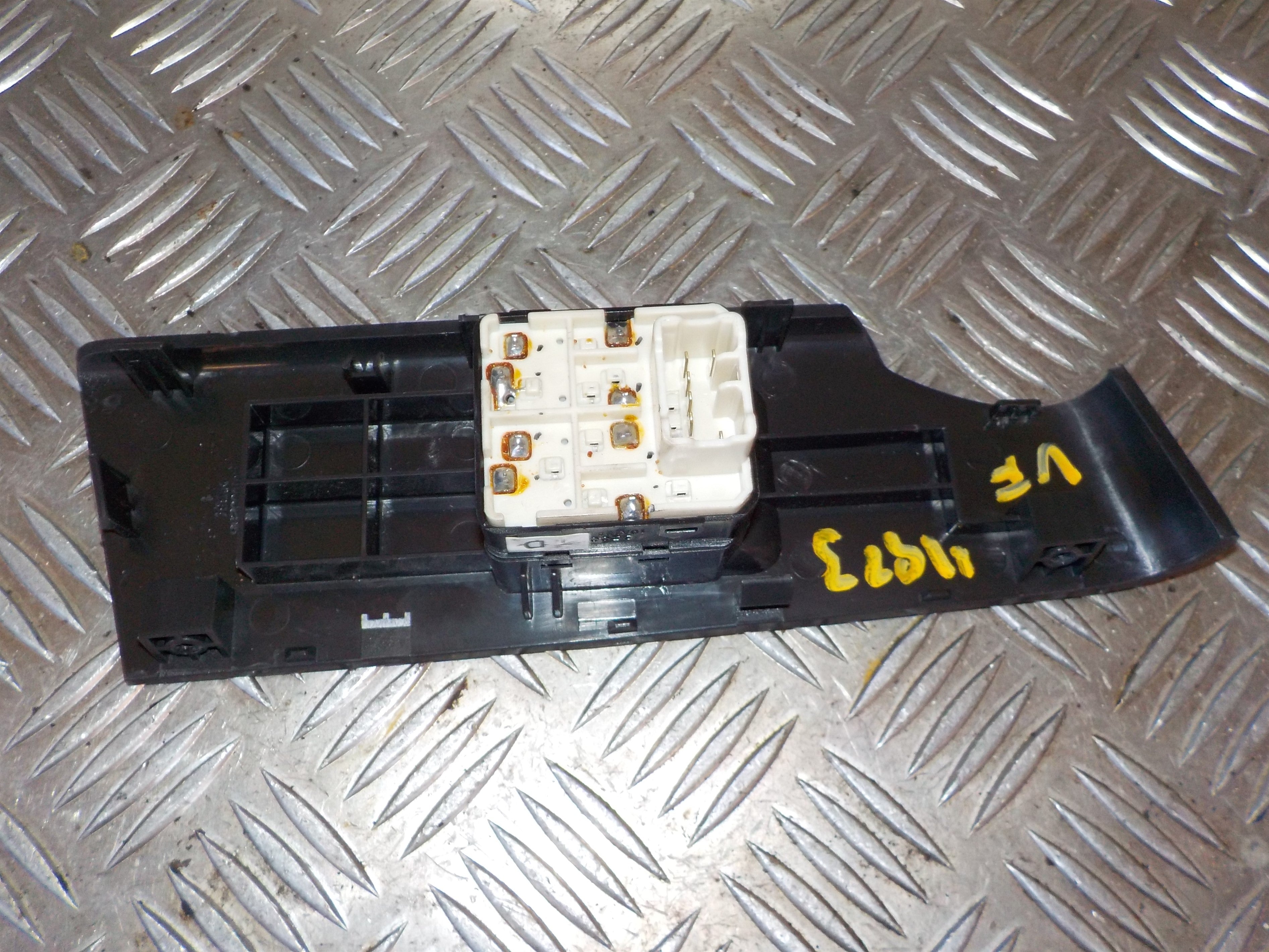 Chevrolet Aveo Kontakt Rudehejs Med OEM Nr. Ophugger Fra Chevrolet Ophugger