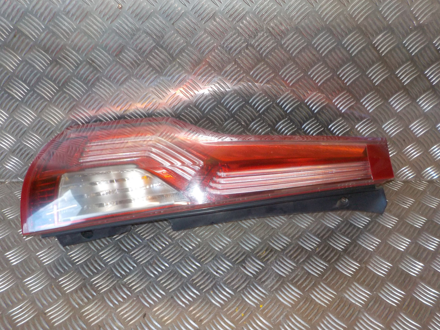 Citroen C4 Grand Picasso Baglygte Med OEM Nr. 6350AC Fra Citroen Ophugger