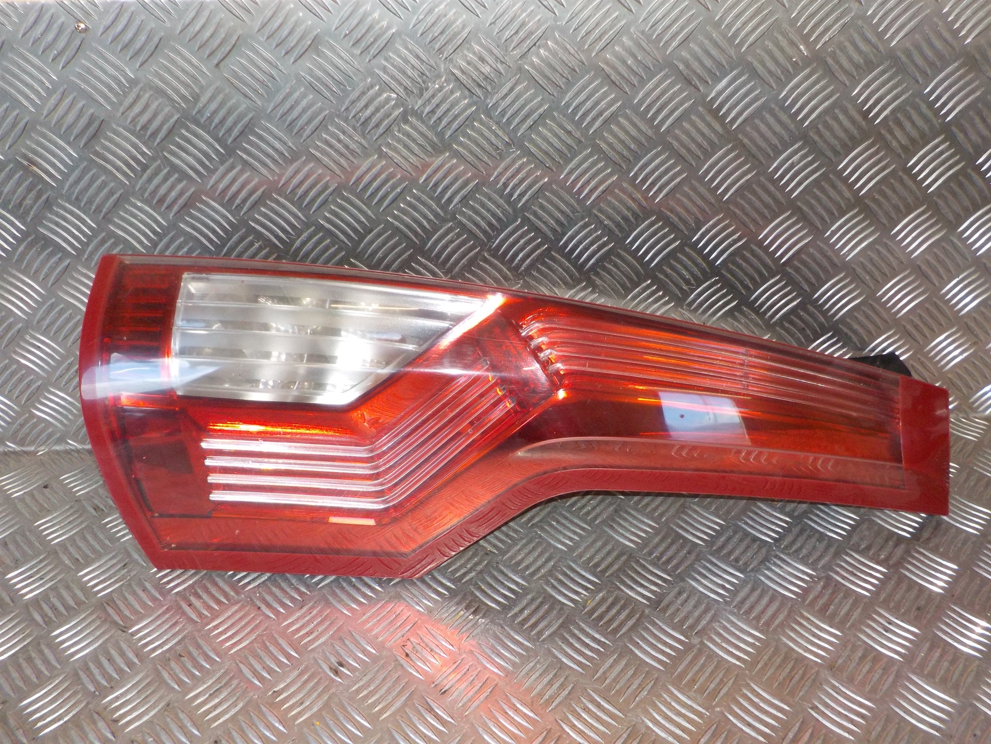 Citroen C4 Grand Picasso Baglygte Med OEM Nr. 6351AC Fra Citroen Ophugger