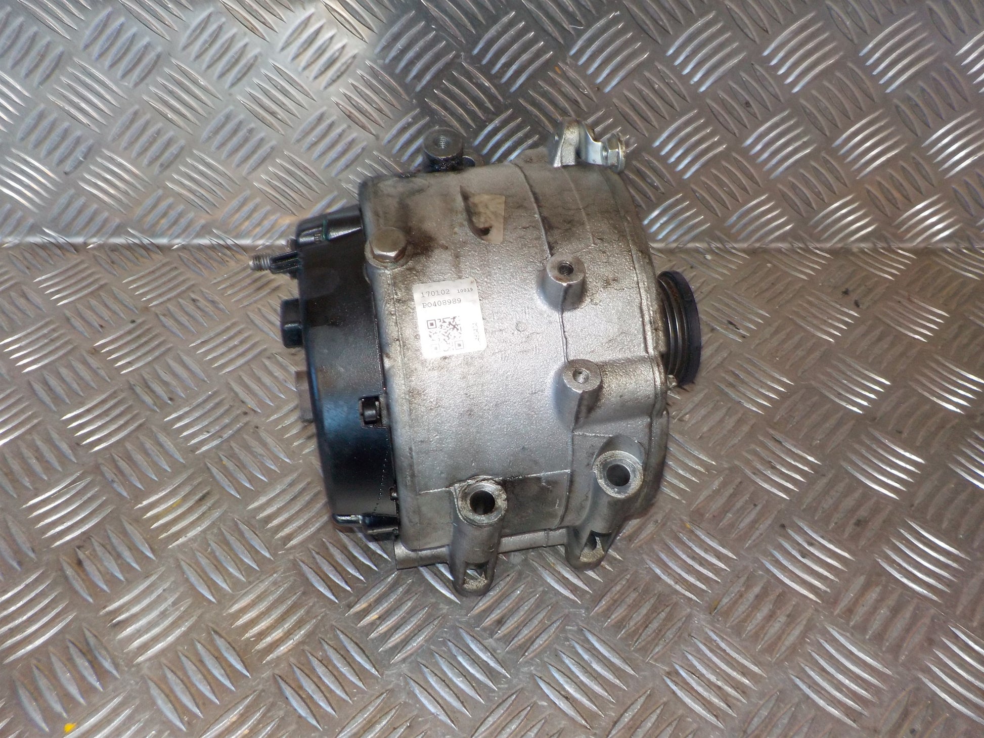 Mercedes C W203 Generator Med OEM Nr. A0001502550 Fra Mercedes Ophugger