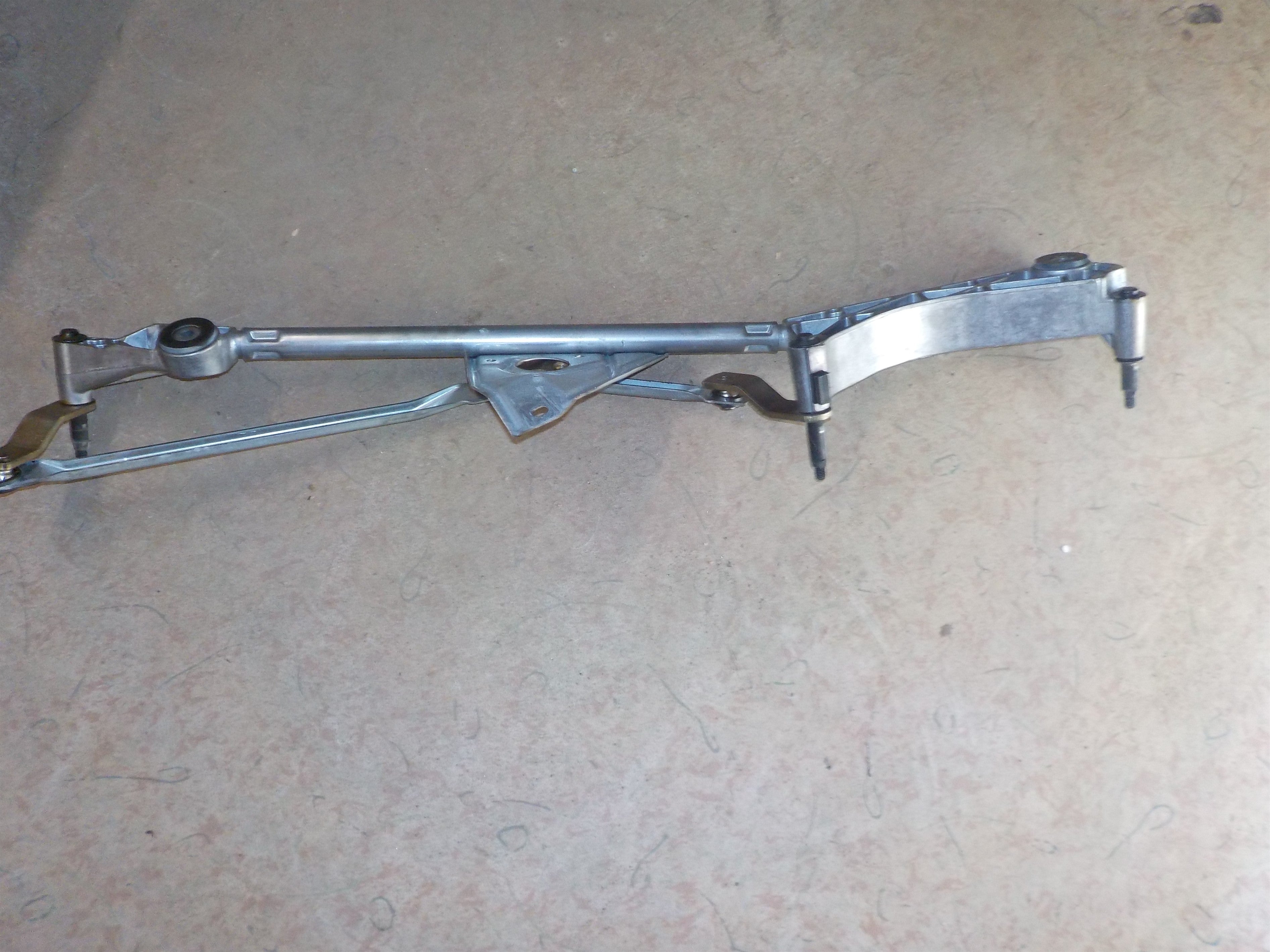 Mercedes C W203 Viskertræk Med OEM Nr. A2038204042 Fra Mercedes Ophugger