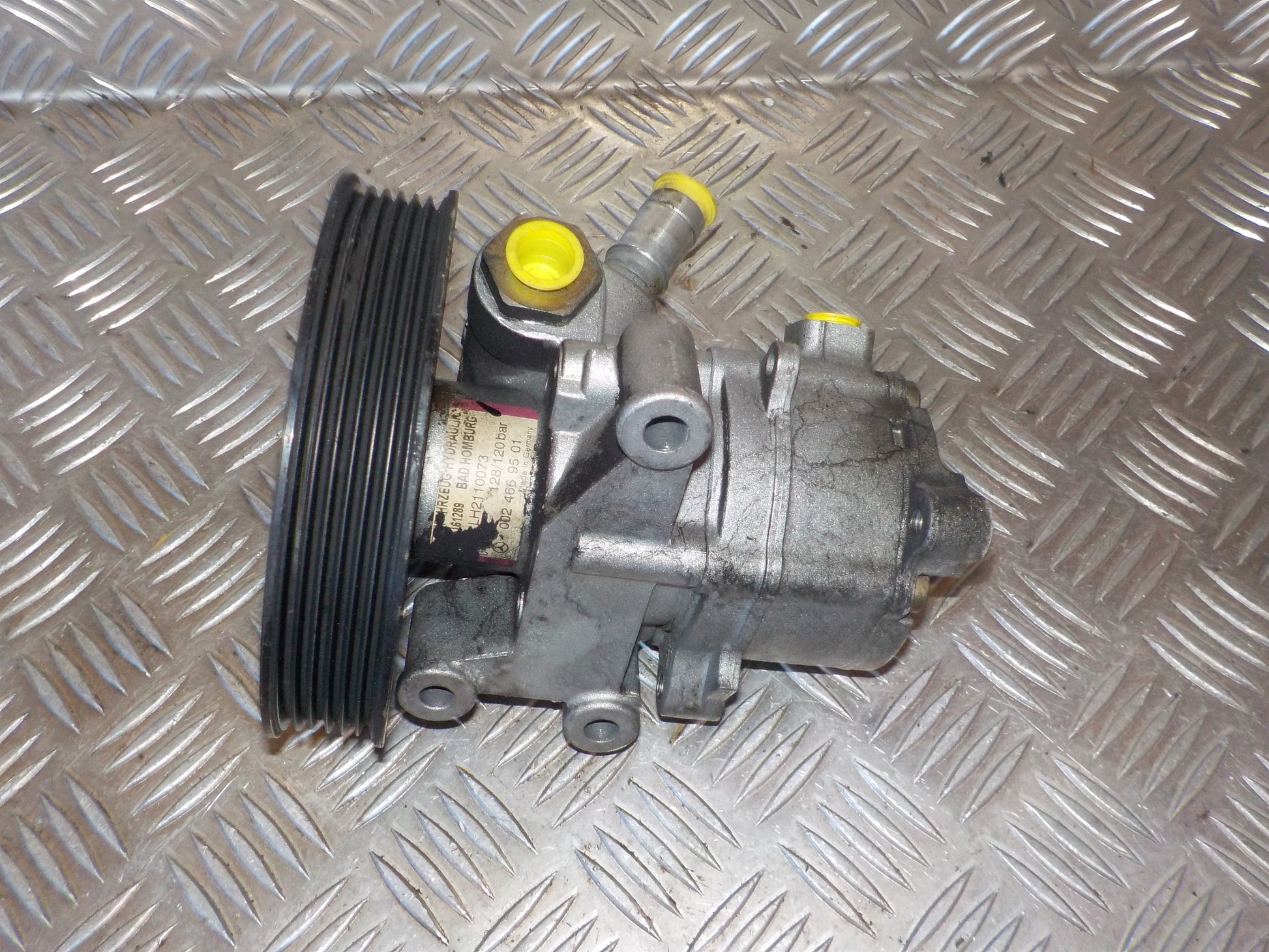 Mercedes C W203 Servopumpe Med OEM Nr. Ophugger Fra Mercedes Ophugger