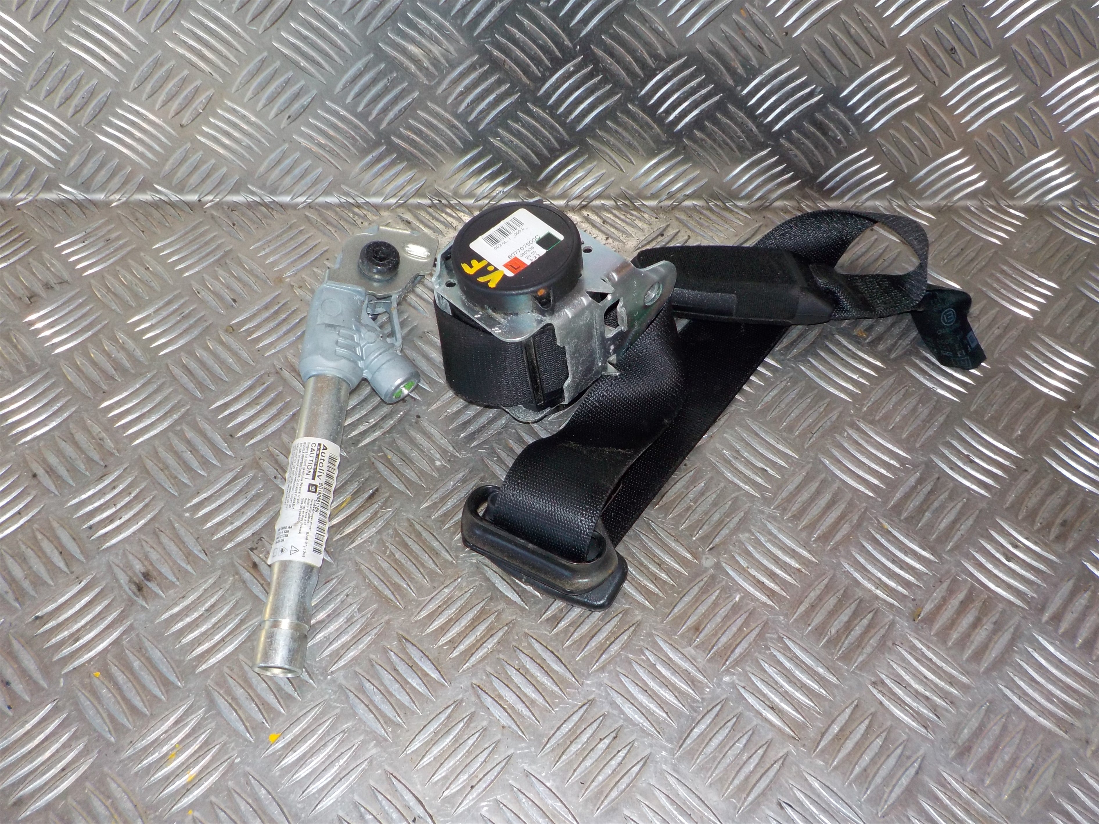Opel Corsa D Sikkerhedsseler For Med OEM Nr. 13214639 Fra Opel Ophugger