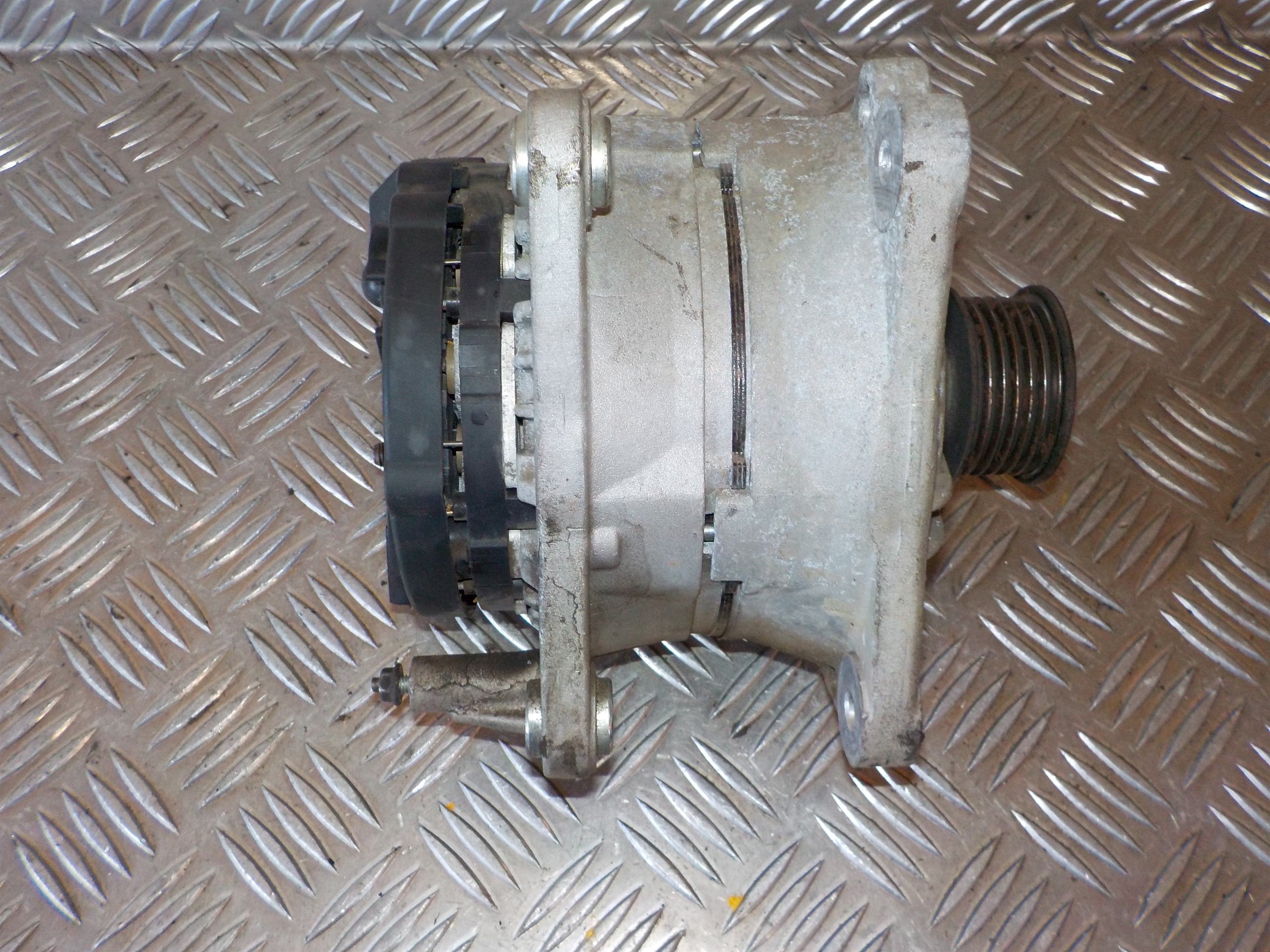 VW Golf 4 1J Generator Med OEM Nr. 06B903018SX Fra VW Ophugger