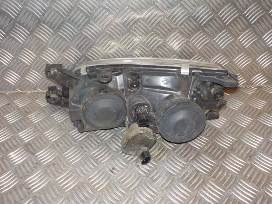 Toyota Avensis Forlygte Med OEM Nr. 8113005140 Fra Toyota Ophugger