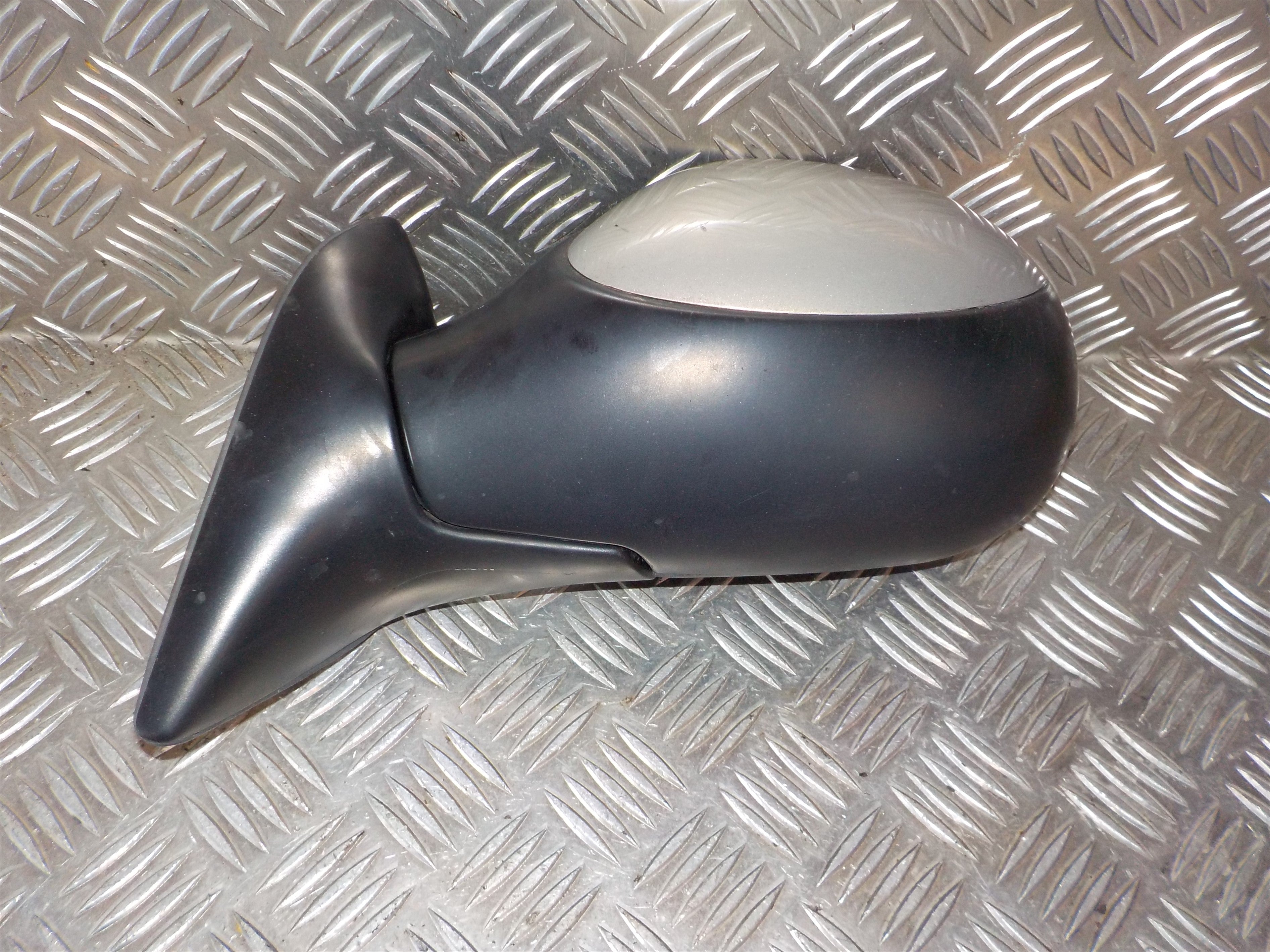Citroen Xsara Picasso Sidespejl Med OEM Nr. 815242 Fra Citroen Ophugger