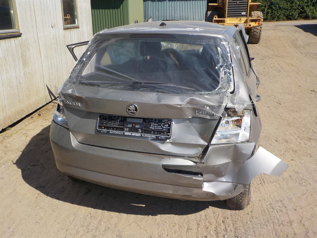 Skoda Fabia Pluk-Selv-Bil Med OEM Nr. TMBER6NJ2JZ071102 Fra Skoda Ophugger