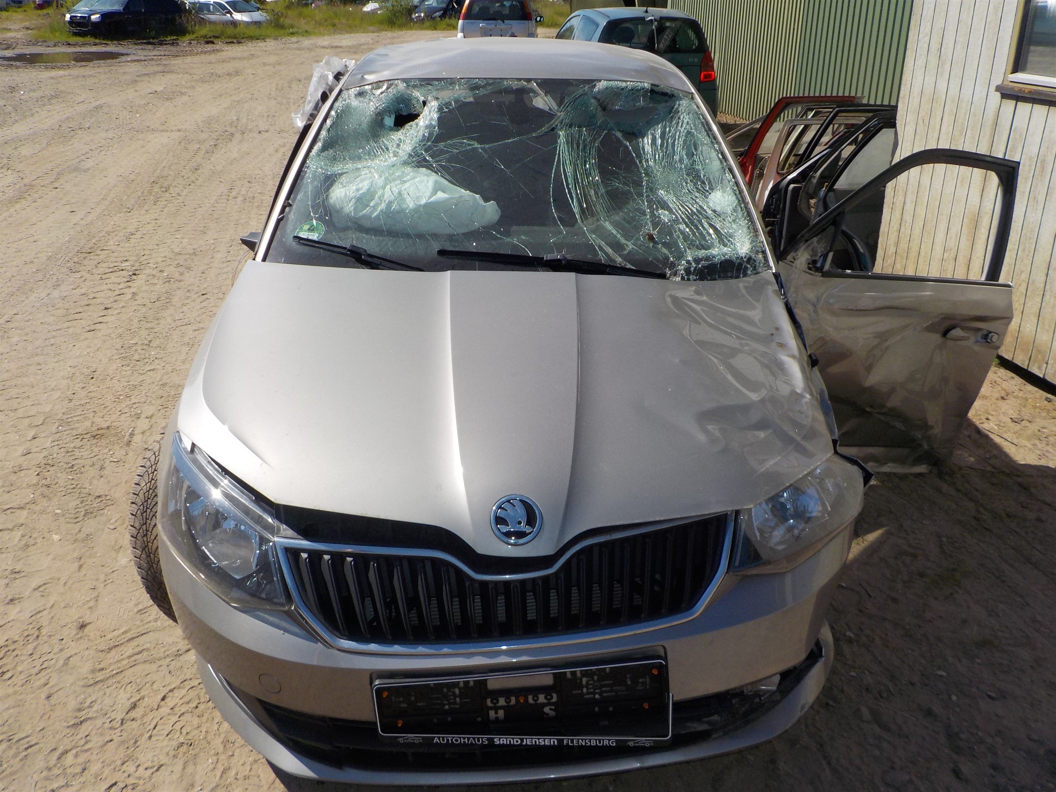 Skoda Fabia Pluk-Selv-Bil Med OEM Nr. TMBER6NJ2JZ071102 Fra Skoda Ophugger