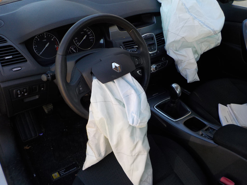 Renault Laguna 3 Pluk-Selv-Bil Med OEM Nr. Ophugger Fra Renault Ophugger
