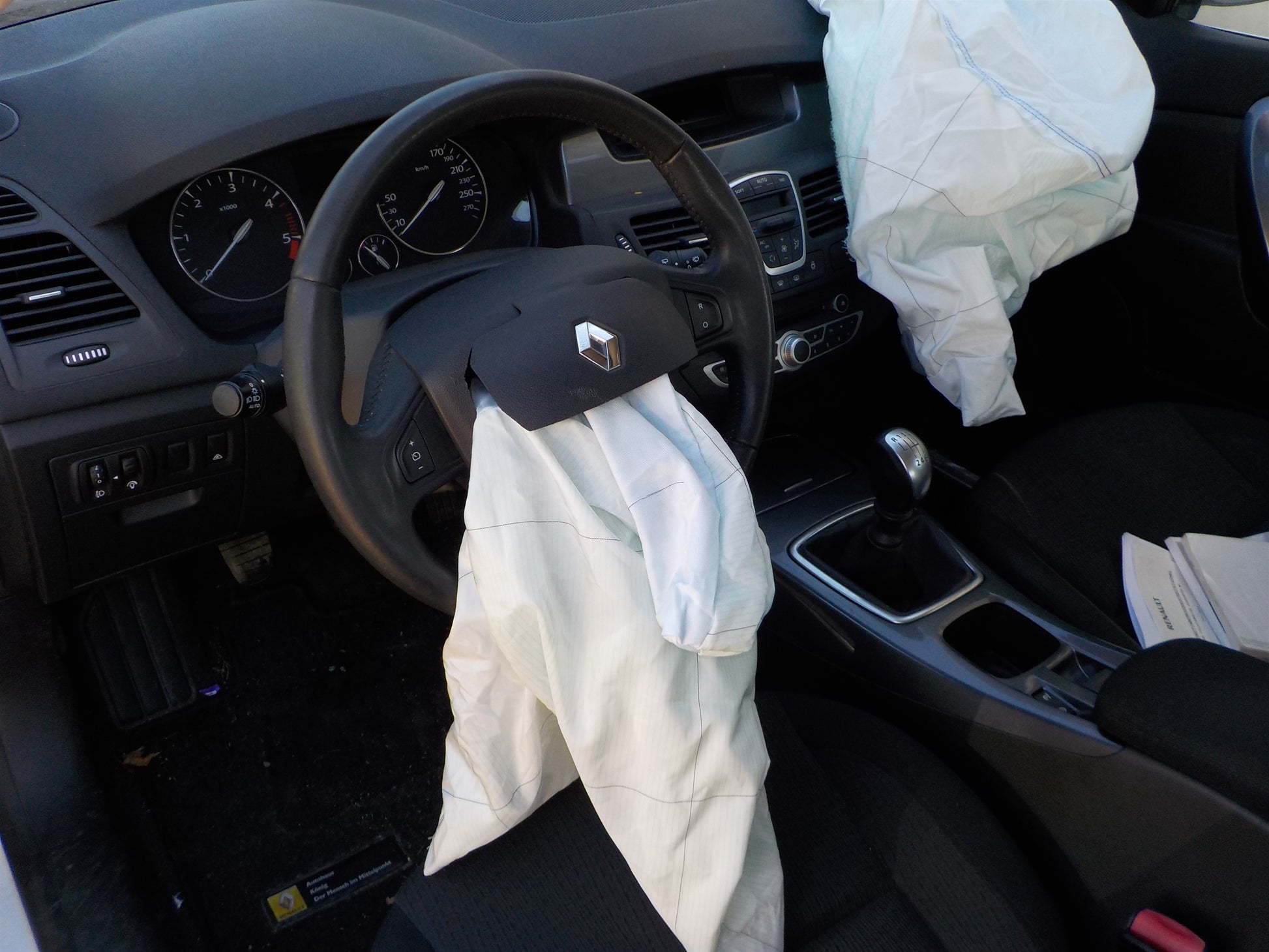 Renault Laguna 3 Pluk-Selv-Bil Med OEM Nr. Ophugger Fra Renault Ophugger