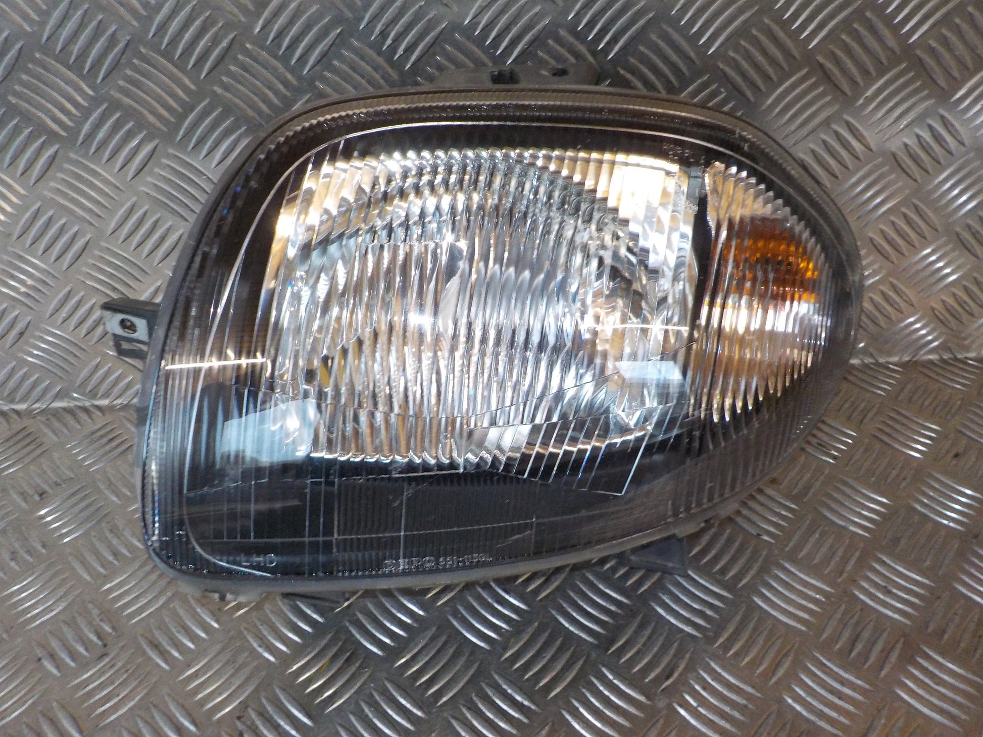 Renault Clio 2 Forlygte Med OEM Nr. 260607414R Fra Renault Ophugger