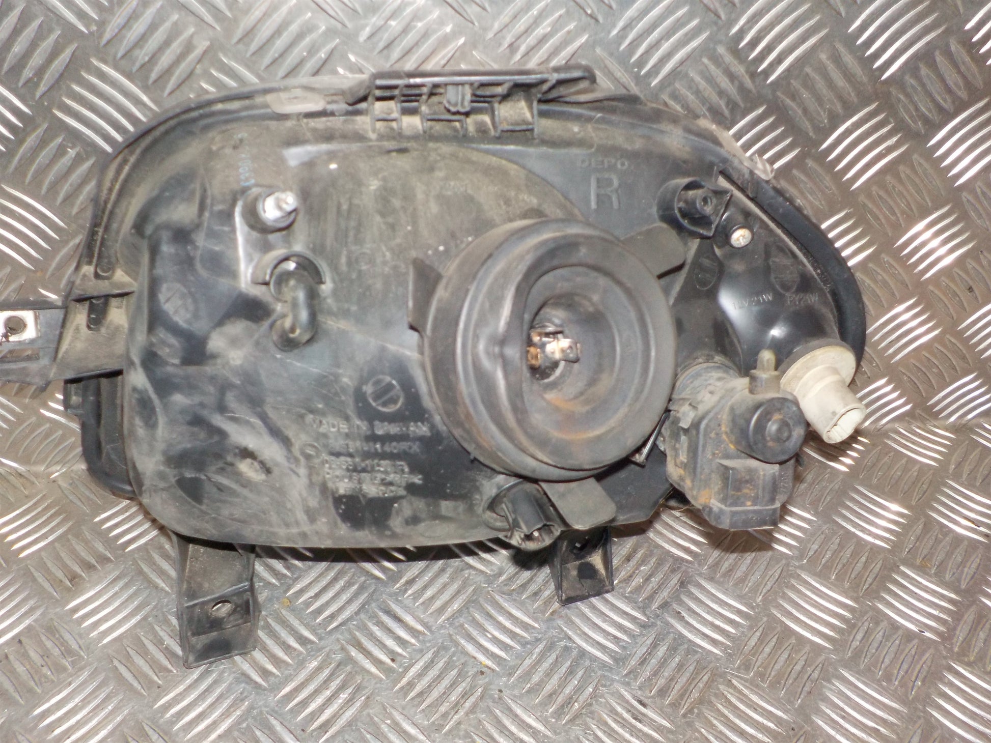 Renault Clio 2 Forlygte Med OEM Nr. 260105183R Fra Renault Ophugger