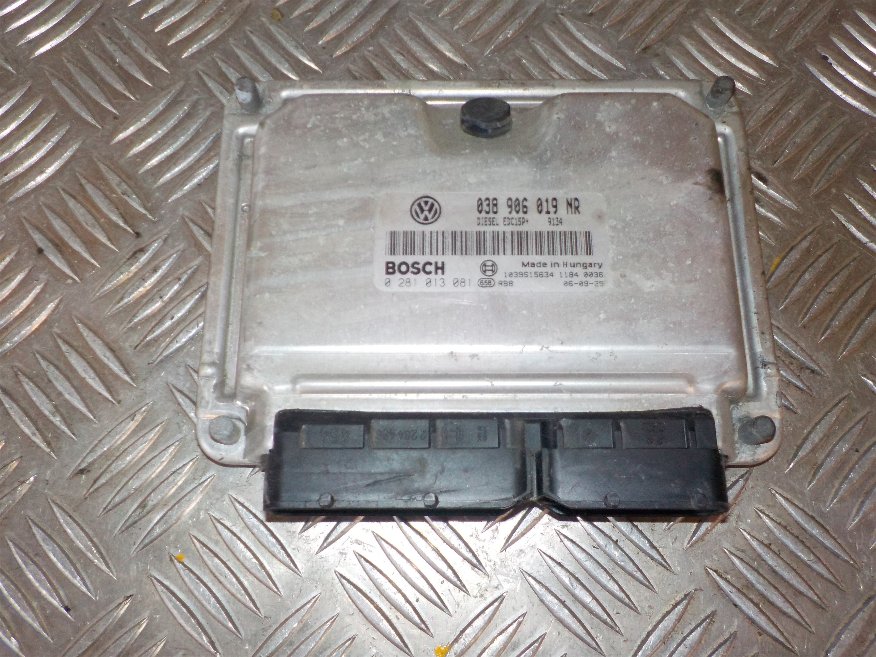 Skoda Roomster Motorstyring - Motorstyreboks - Injection Elboks Med OEM Nr. 038906019NR Fra Skoda Ophugger