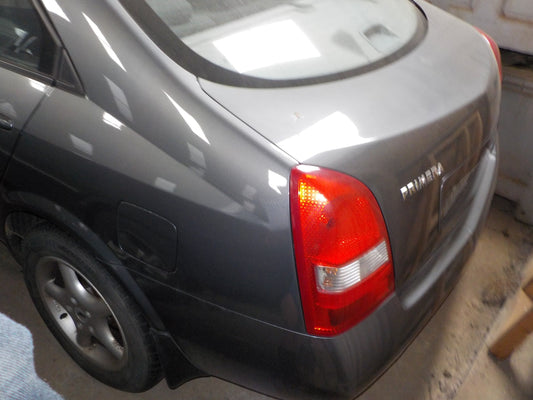 Nissan Primera P12 Pluk-Selv-Bil Med OEM Nr. Ophugger Fra Nissan Ophugger