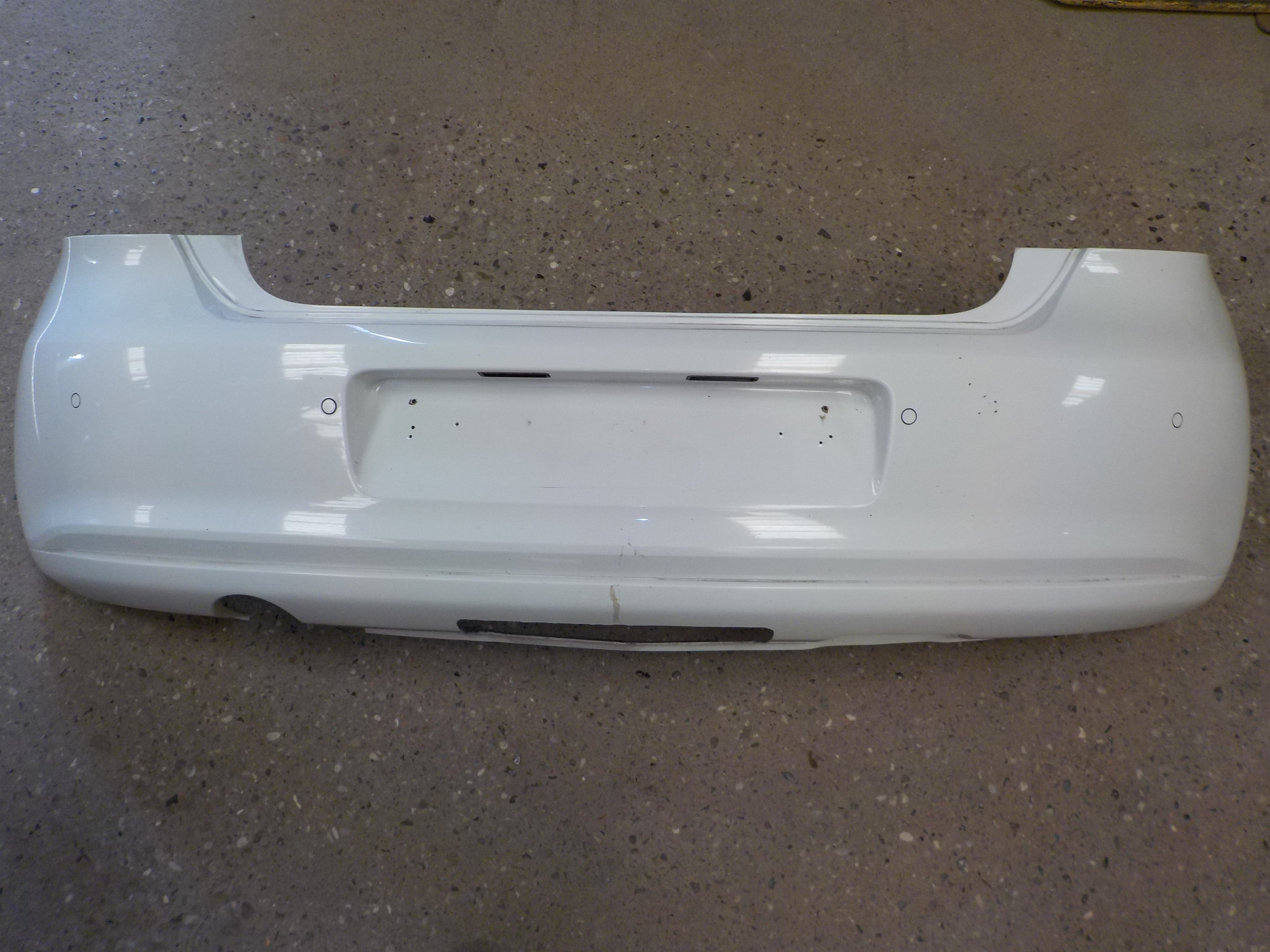 VW Polo 6R Bagkofanger Med OEM Nr. 6R6807421BK Fra VW Ophugger