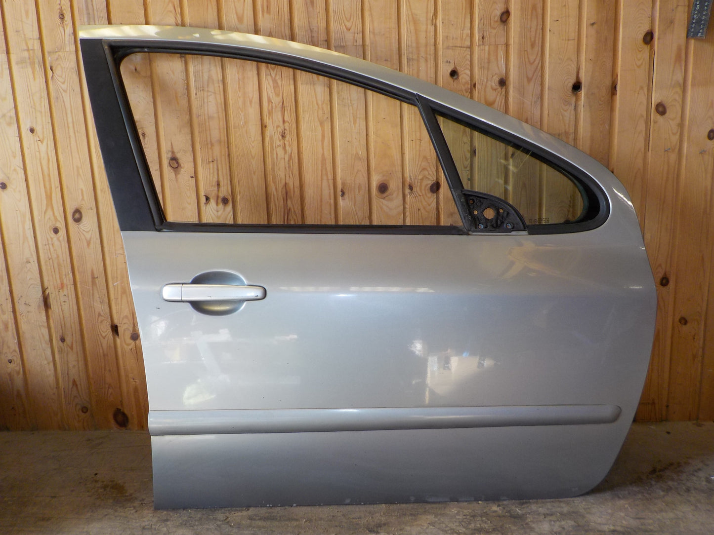 Peugeot 307 Fordør H Med OEM Nr. 9004S7 Fra Peugeot Ophugger