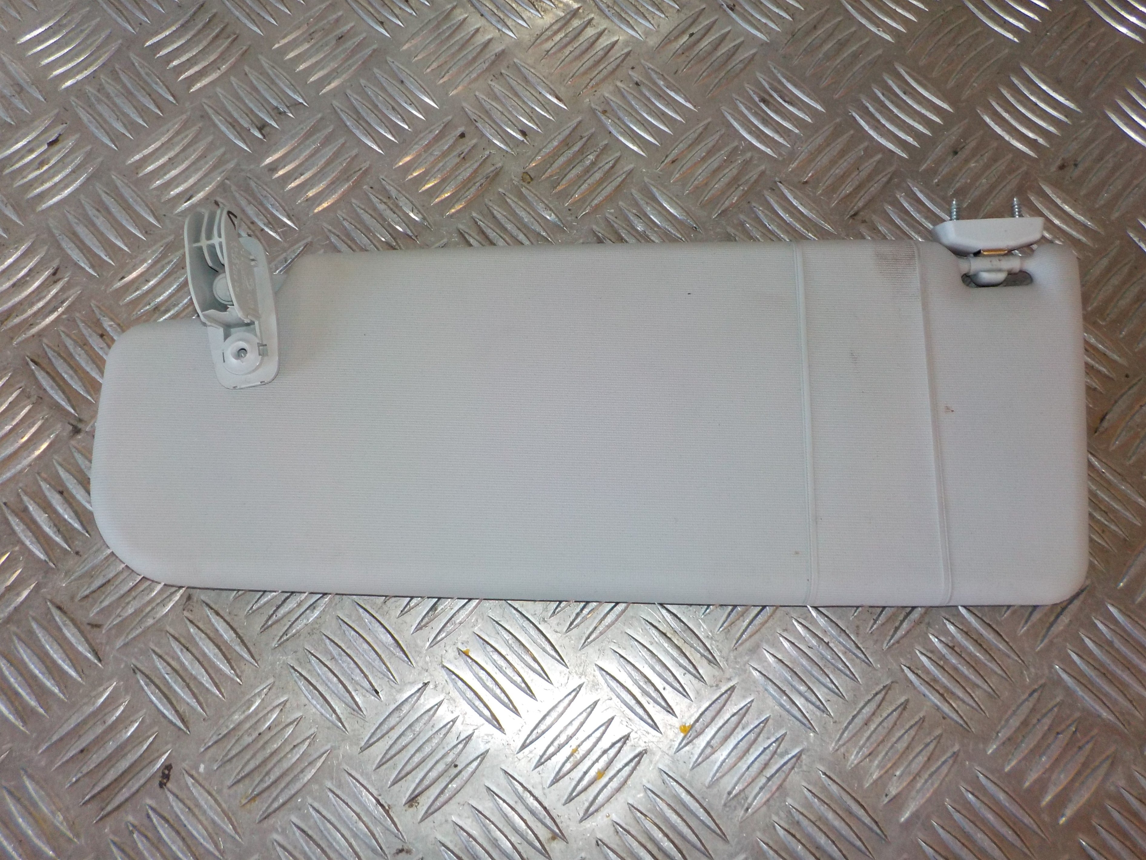 Skoda Roomster Solskærm Med OEM Nr. 5J1857551Q2F4 Fra Skoda Ophugger