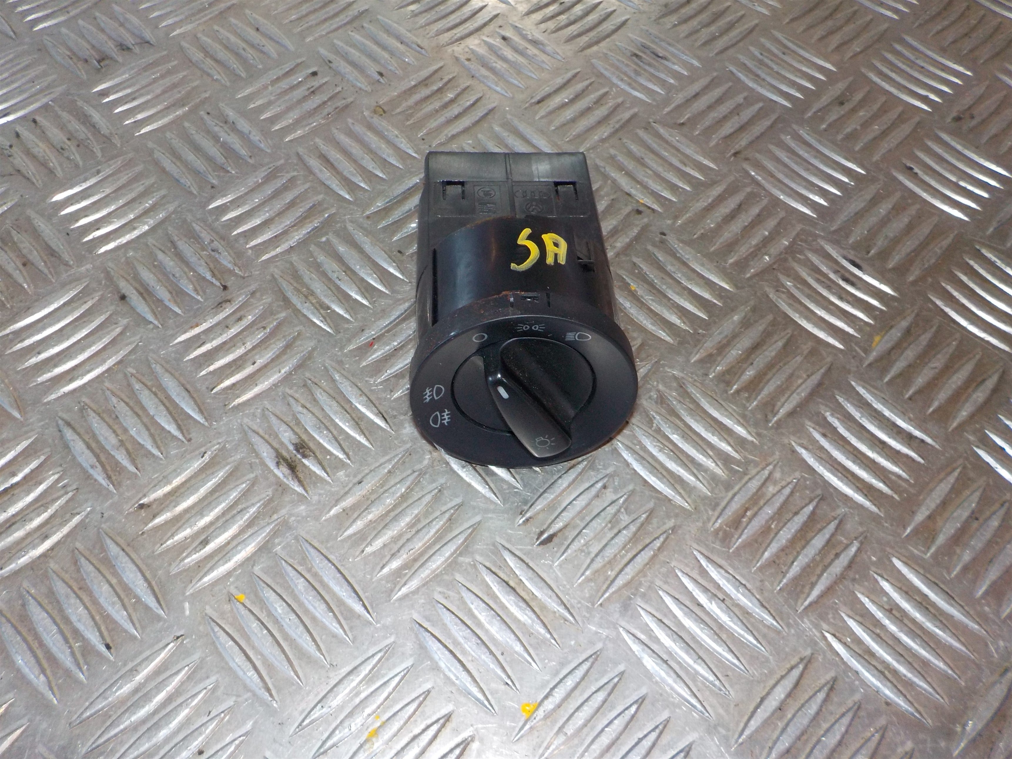 Skoda Roomster Kontakt Lys Med OEM Nr. 1U0941531D Fra Skoda Ophugger