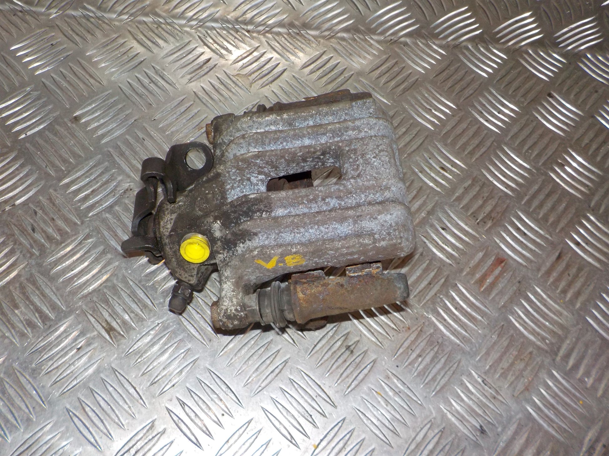 VW Polo 6R Bremsekaliber VB Med OEM Nr. 6R0615423 Fra VW Ophugger