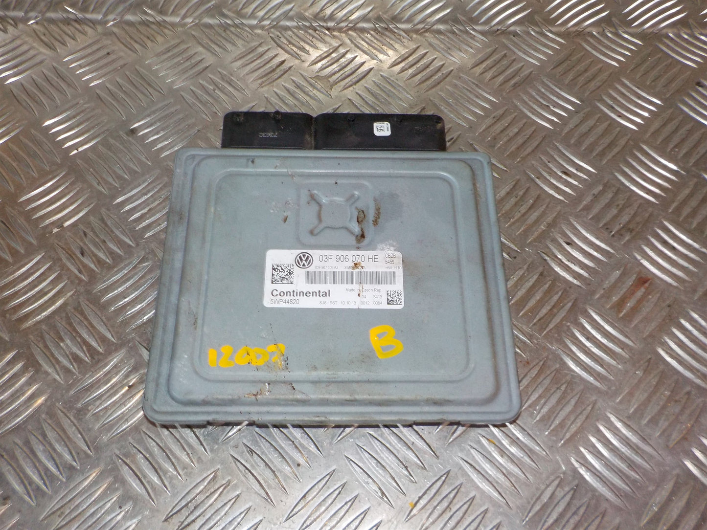 VW Polo 6R Motorstyring - Motorstyreboks - Injection Elboks Med OEM Nr. 03F906070HE Fra VW Ophugger