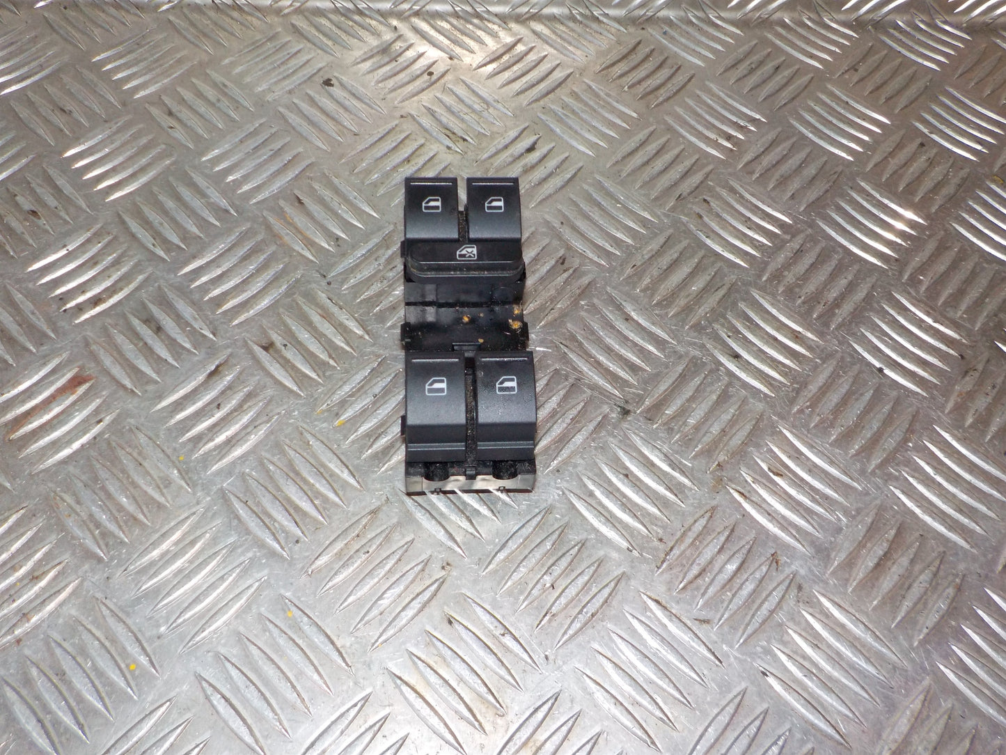 VW Polo 6R Kontakt Rudehejs Med OEM Nr. 1K4959857B Fra VW Ophugger