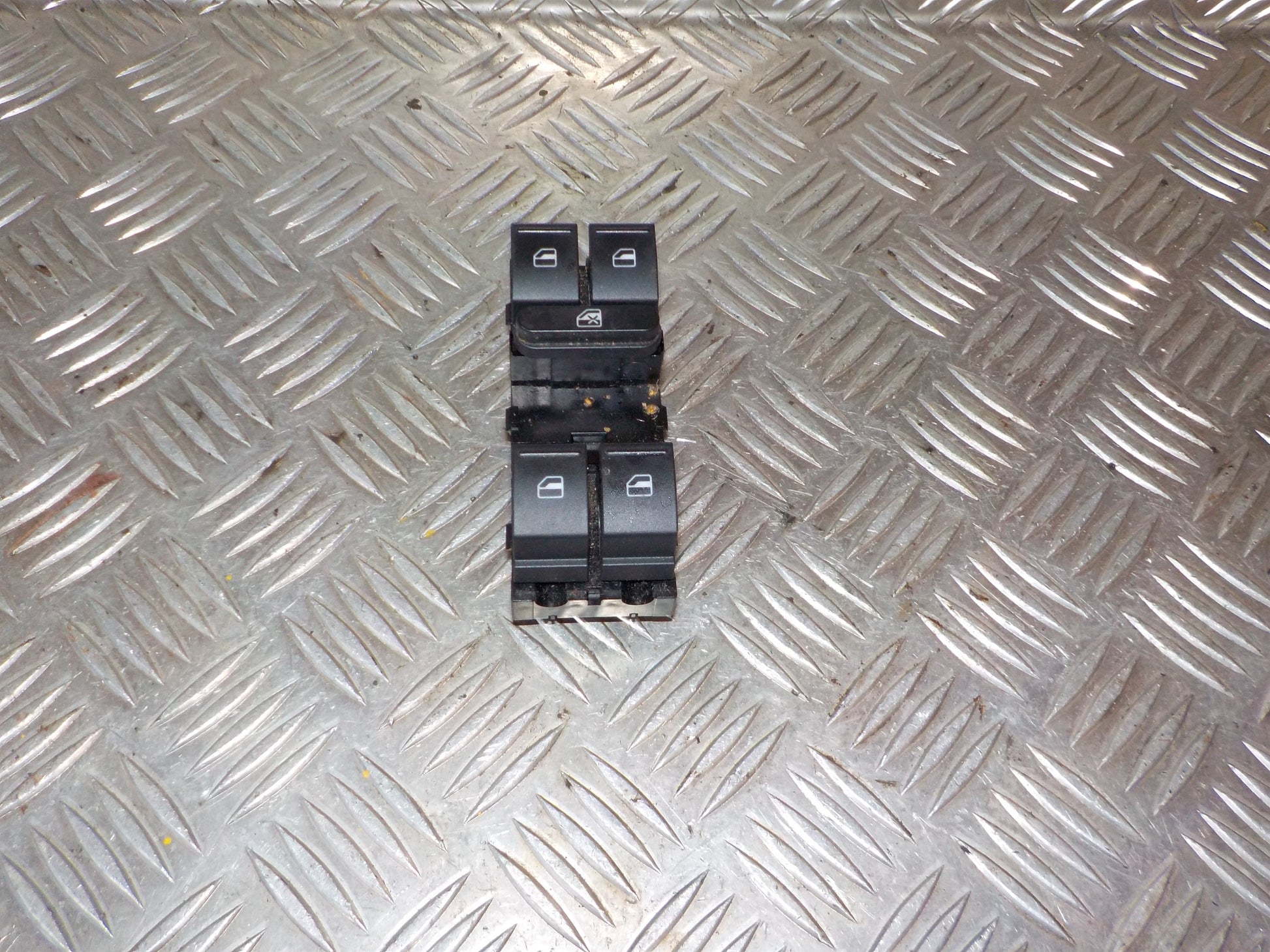 VW Polo 6R Kontakt Rudehejs Med OEM Nr. 1K4959857B Fra VW Ophugger