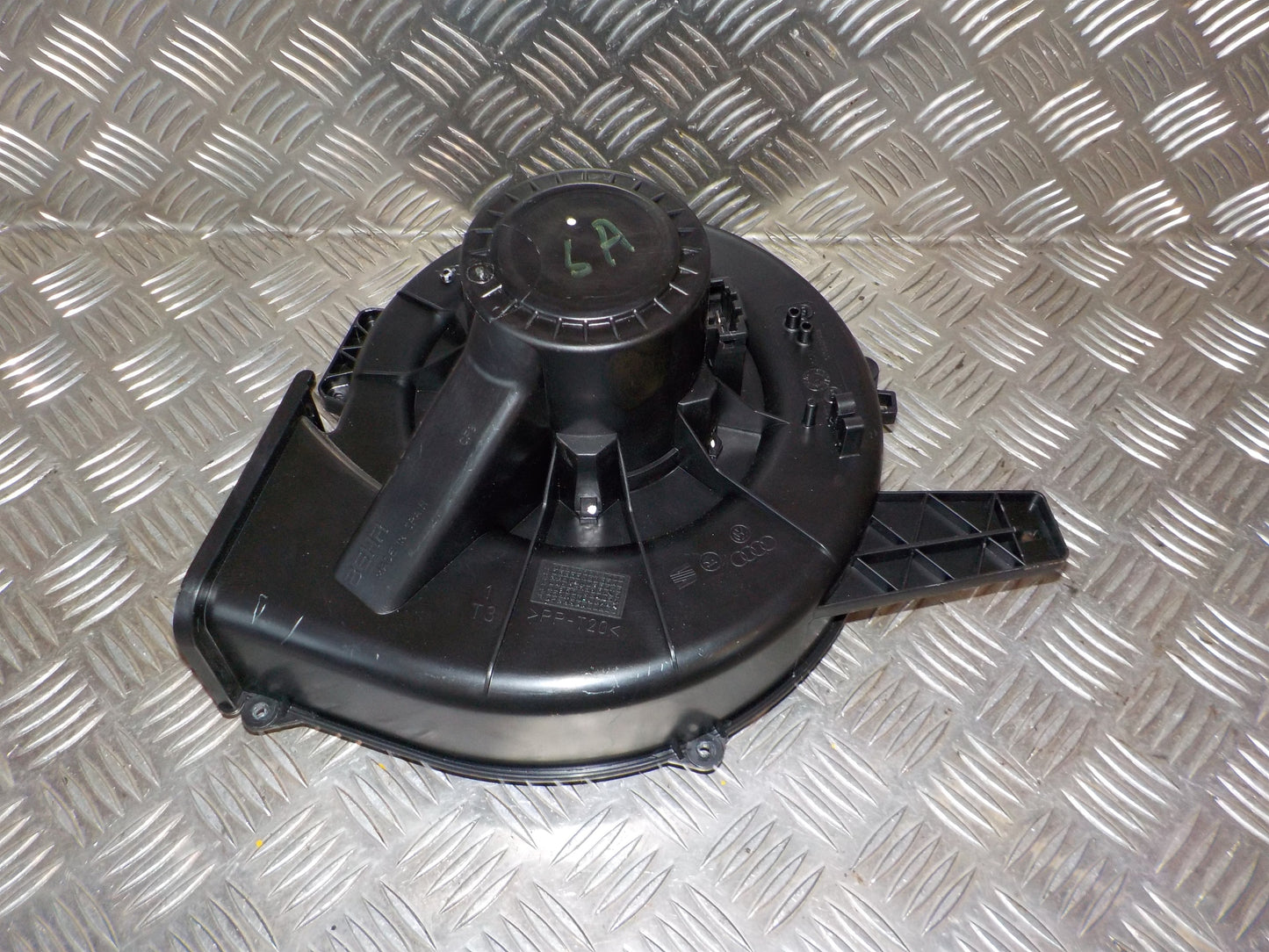 VW Polo 6R Varmeblæser Med OEM Nr. 6R1819015 Fra VW Ophugger