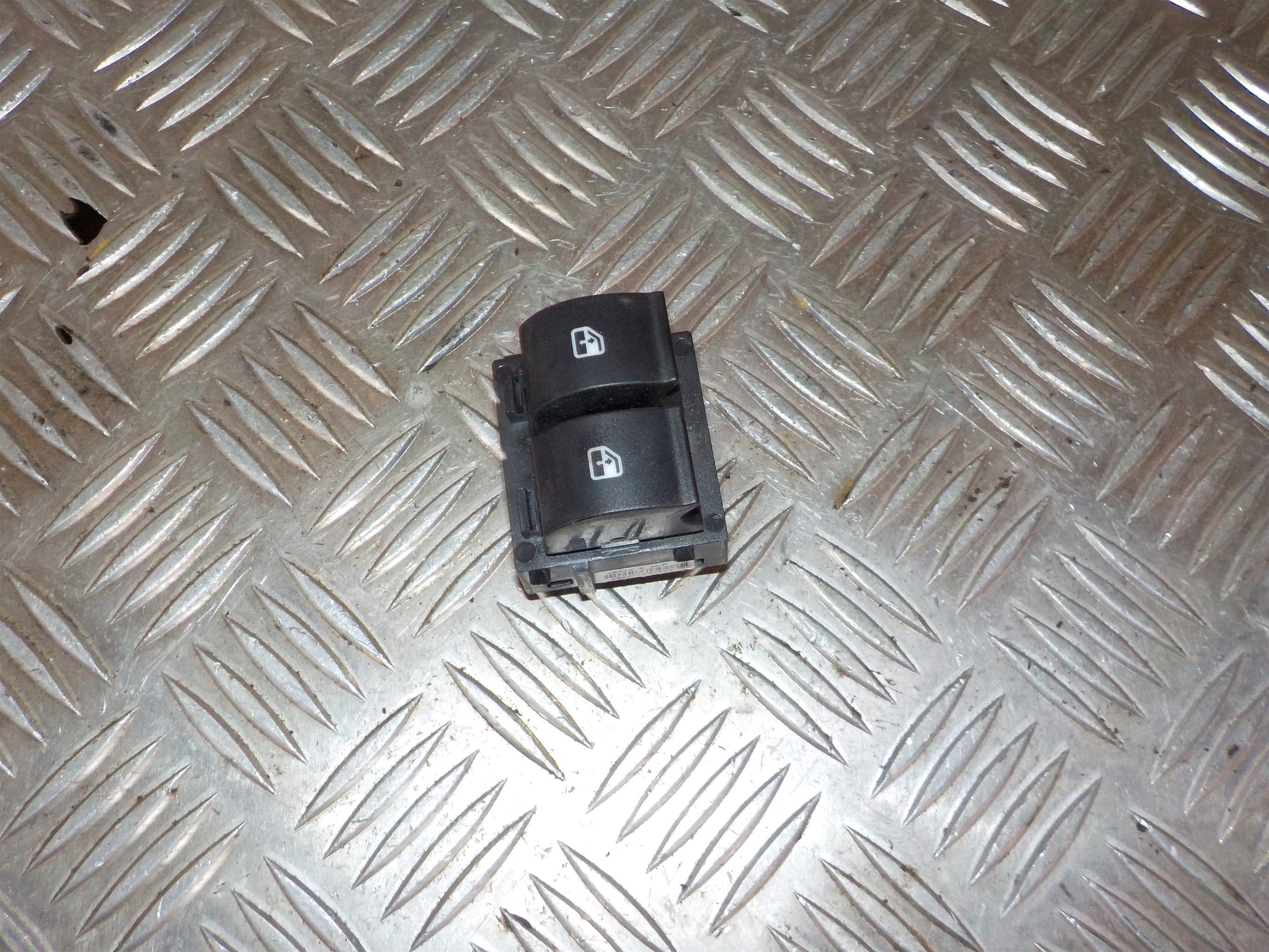 Fiat Punto Evo Kontakt Rudehejs Med OEM Nr. Ophugger Fra Fiat Ophugger