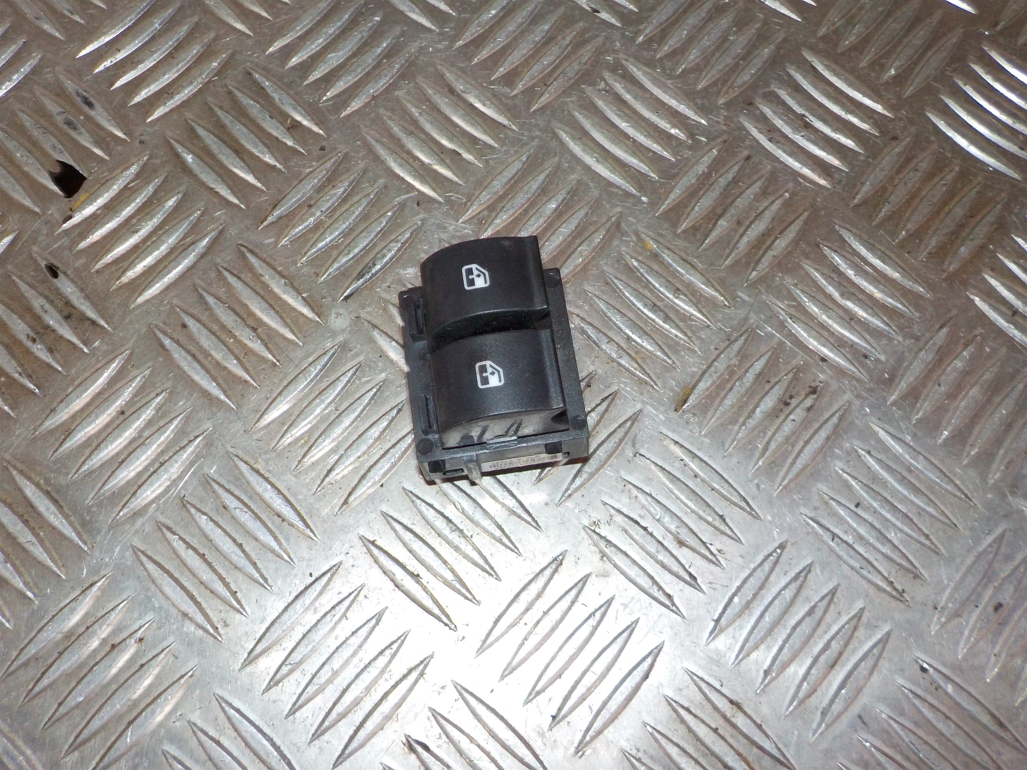 Fiat Punto Evo Kontakt Rudehejs Med OEM Nr. Ophugger Fra Fiat Ophugger