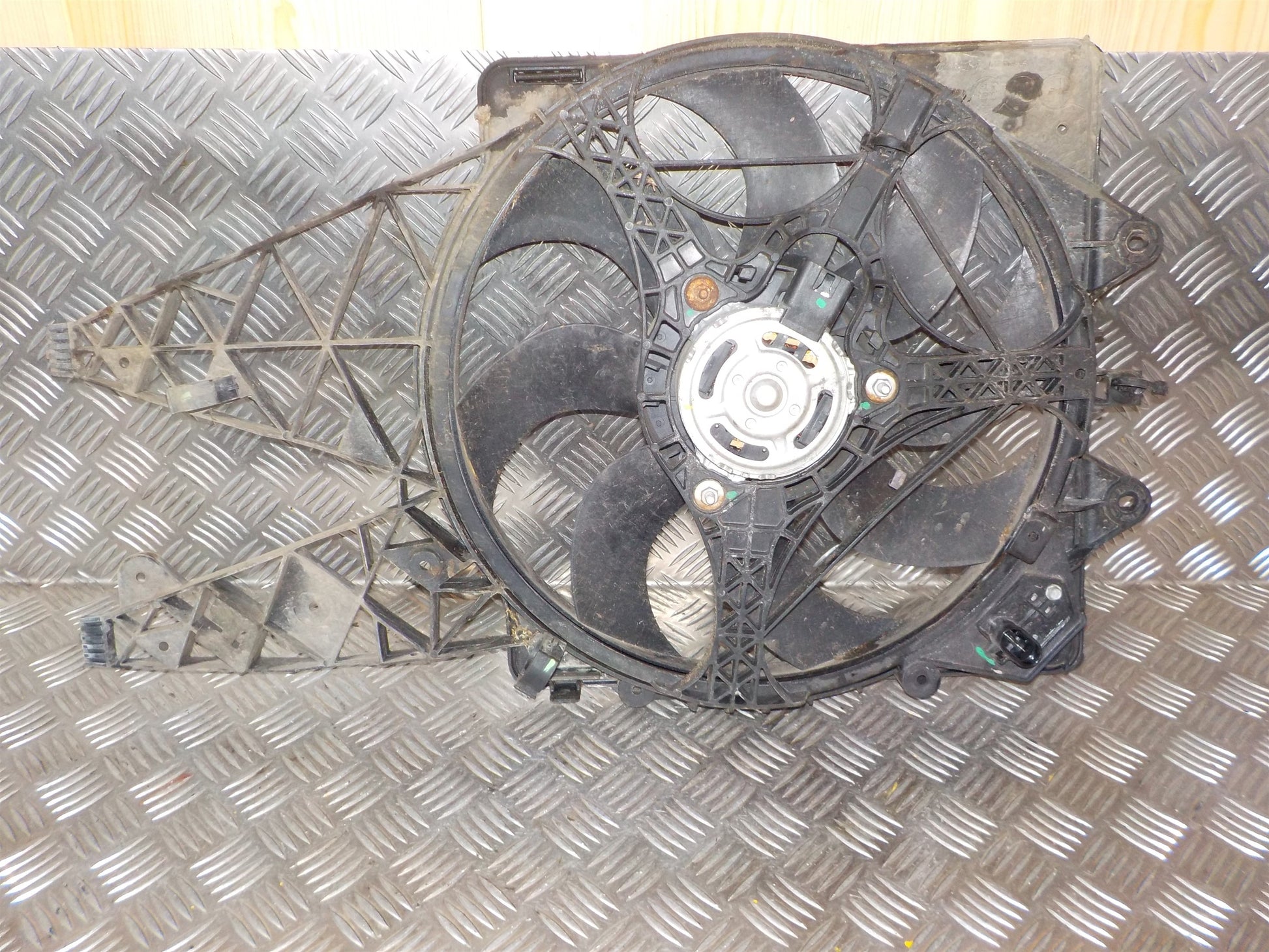 Fiat Punto Evo Kølerblæser El Med OEM Nr. 50548819 Fra Fiat Ophugger