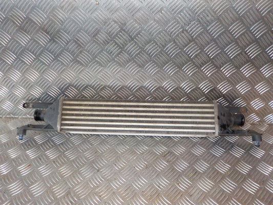 Fiat Punto Evo Køler Intercooler Med OEM Nr. Ophugger Fra Fiat Ophugger