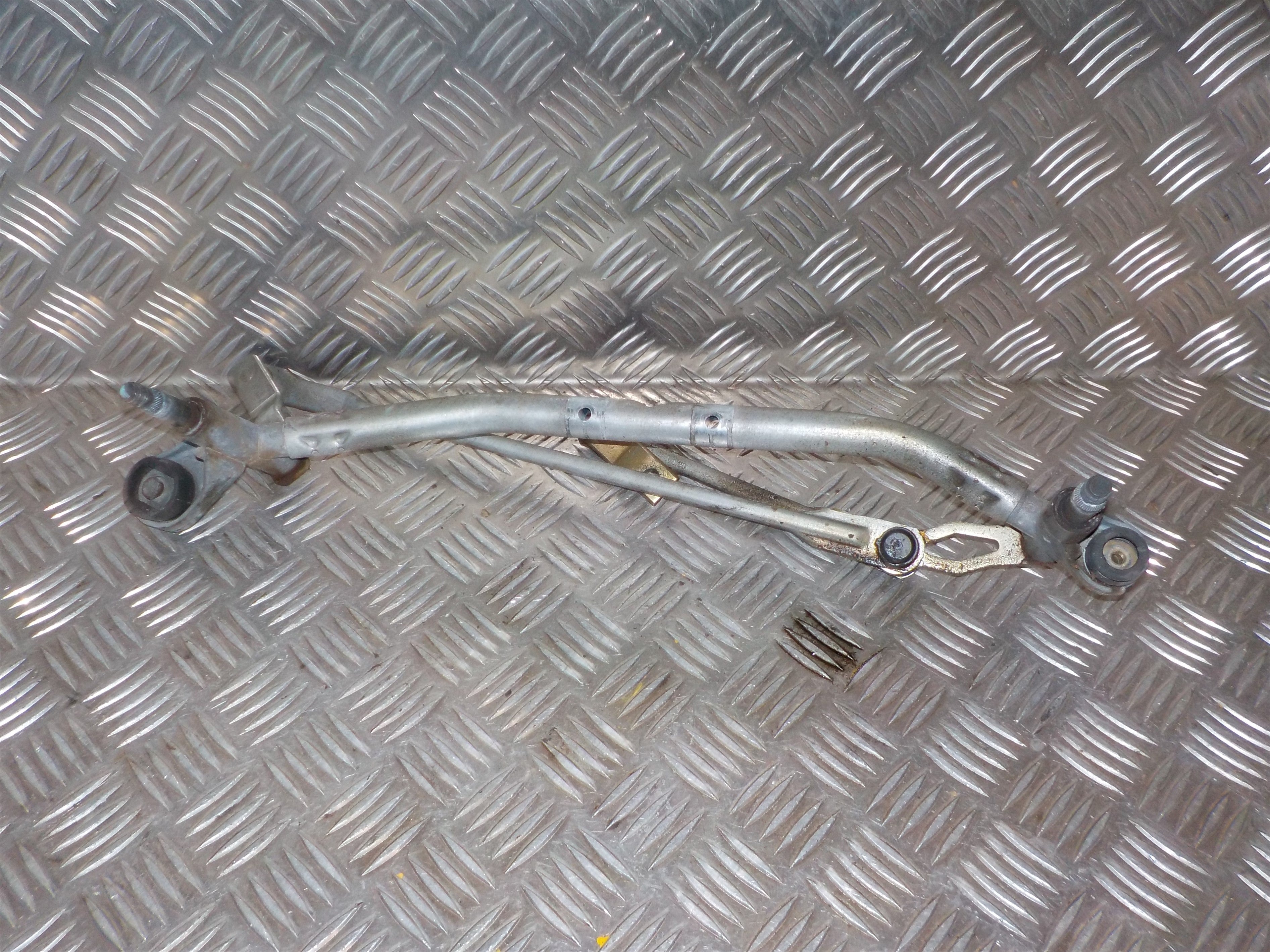 Peugeot 1007 Viskertræk Med OEM Nr. Ophugger Fra Peugeot Ophugger