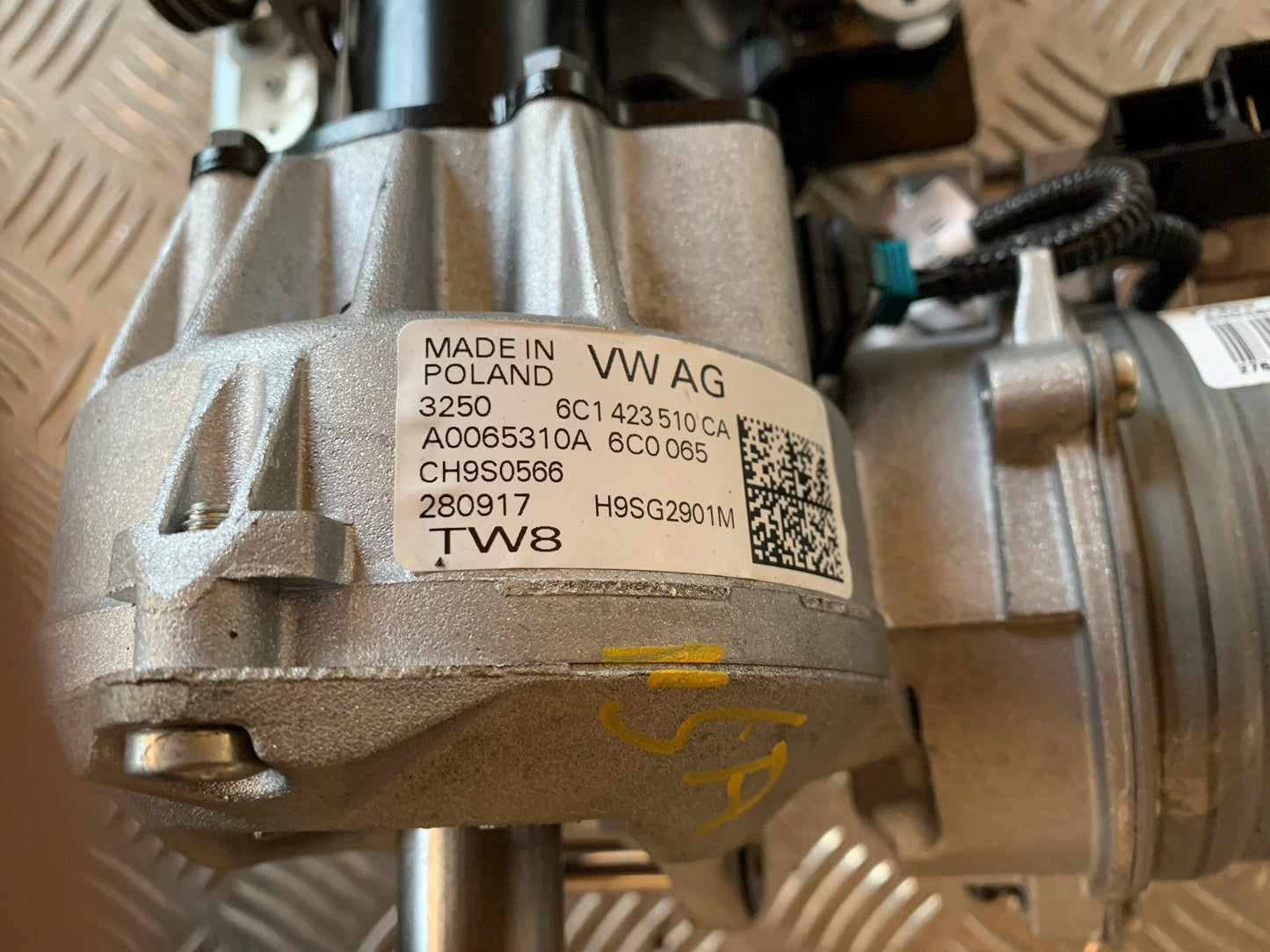 Skoda Fabia Ratstamme M/El-Servo Med OEM Nr. 6C1423510CA Fra Skoda Ophugger