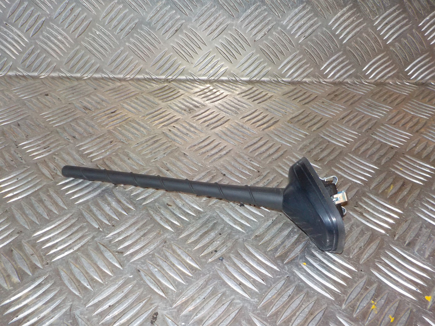 Skoda Fabia Antenne Med OEM Nr. 6C00355015FQ Fra Skoda Ophugger