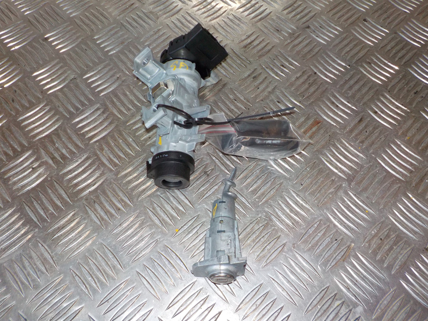 Skoda Fabia Låsesæt  Med OEM Nr. 1K0905851 Fra Skoda Ophugger